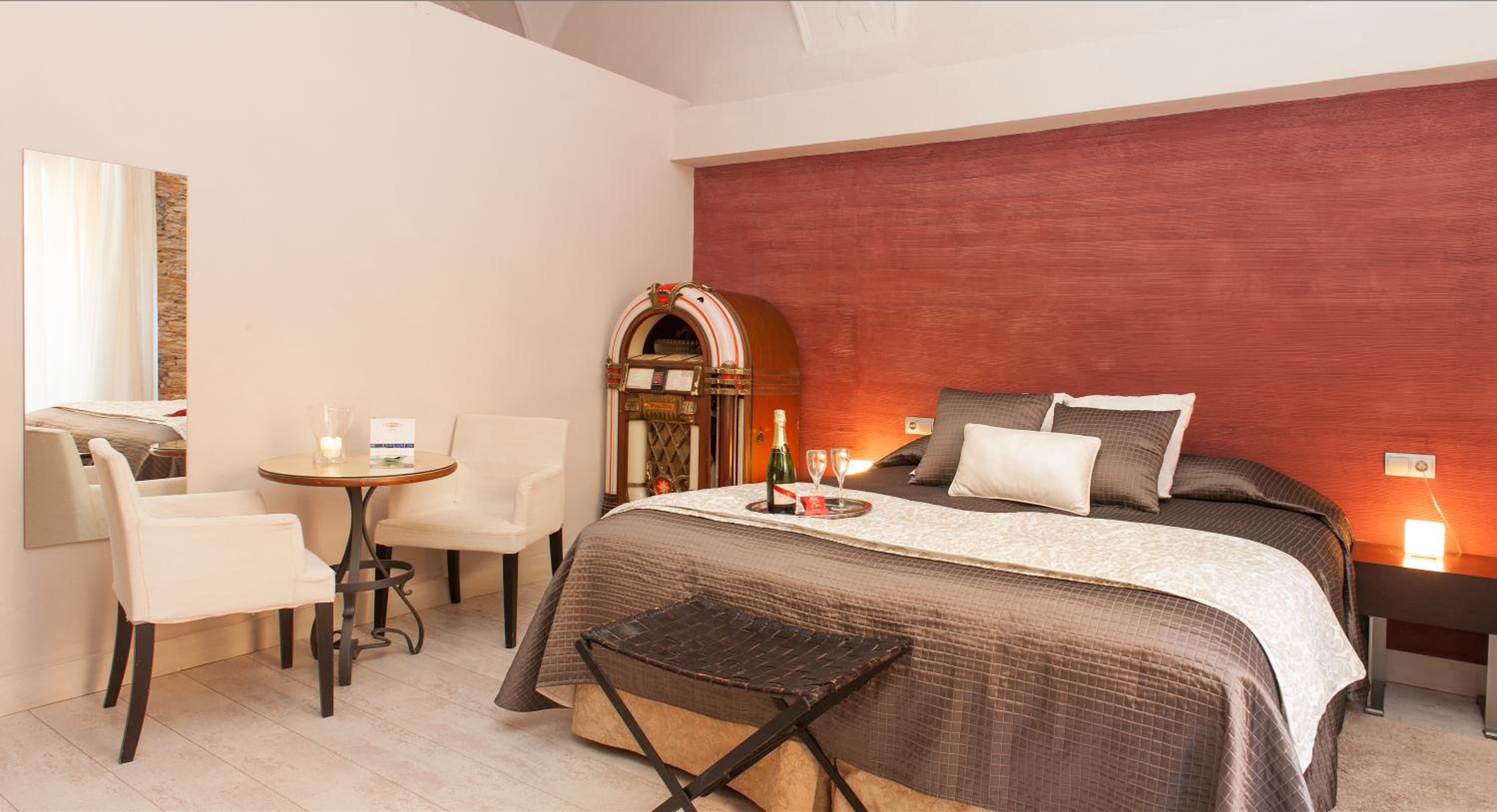 Deluxe Double Room - Photo 9