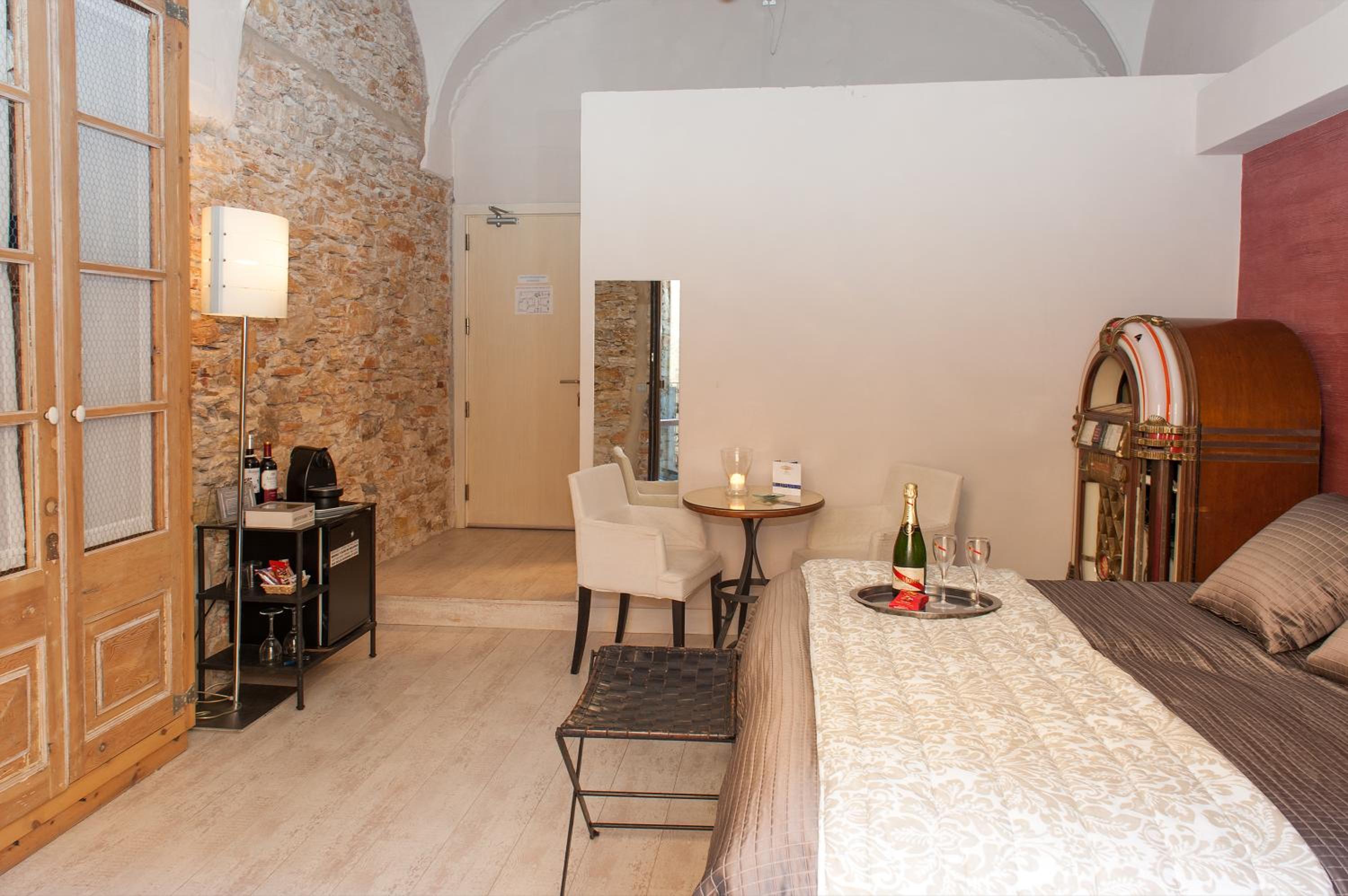 Deluxe Double Room - Photo 10