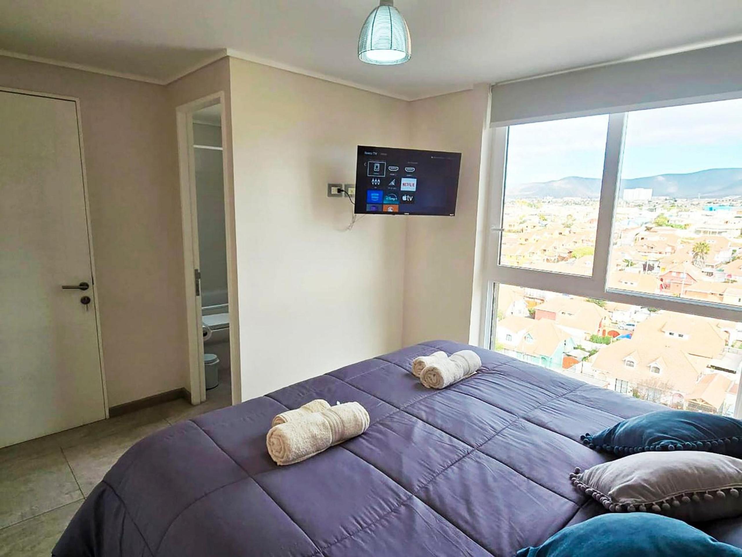 Apartment With View And Balcony photo 2