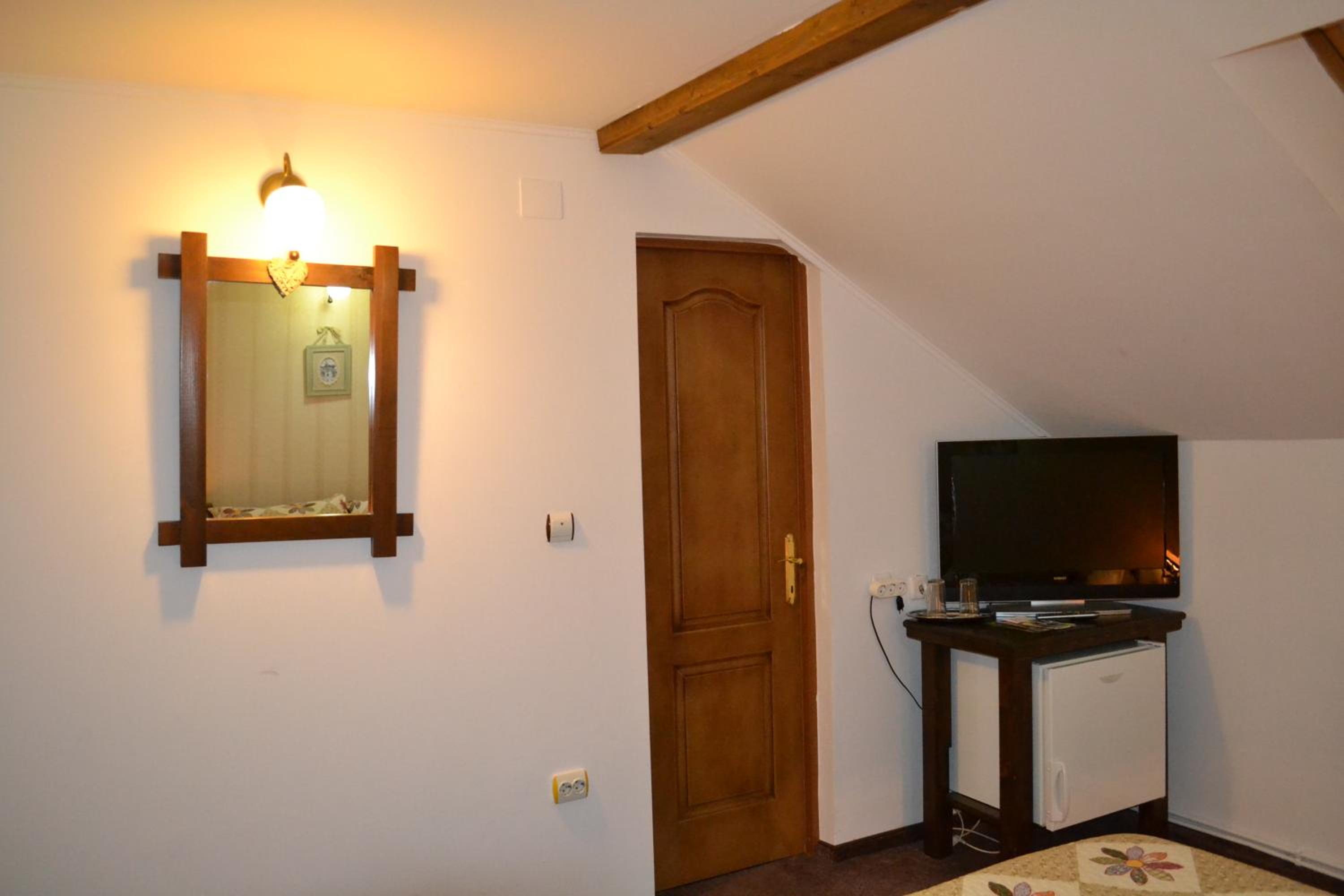 Double Room with Private Bathroom - Attic photo 3