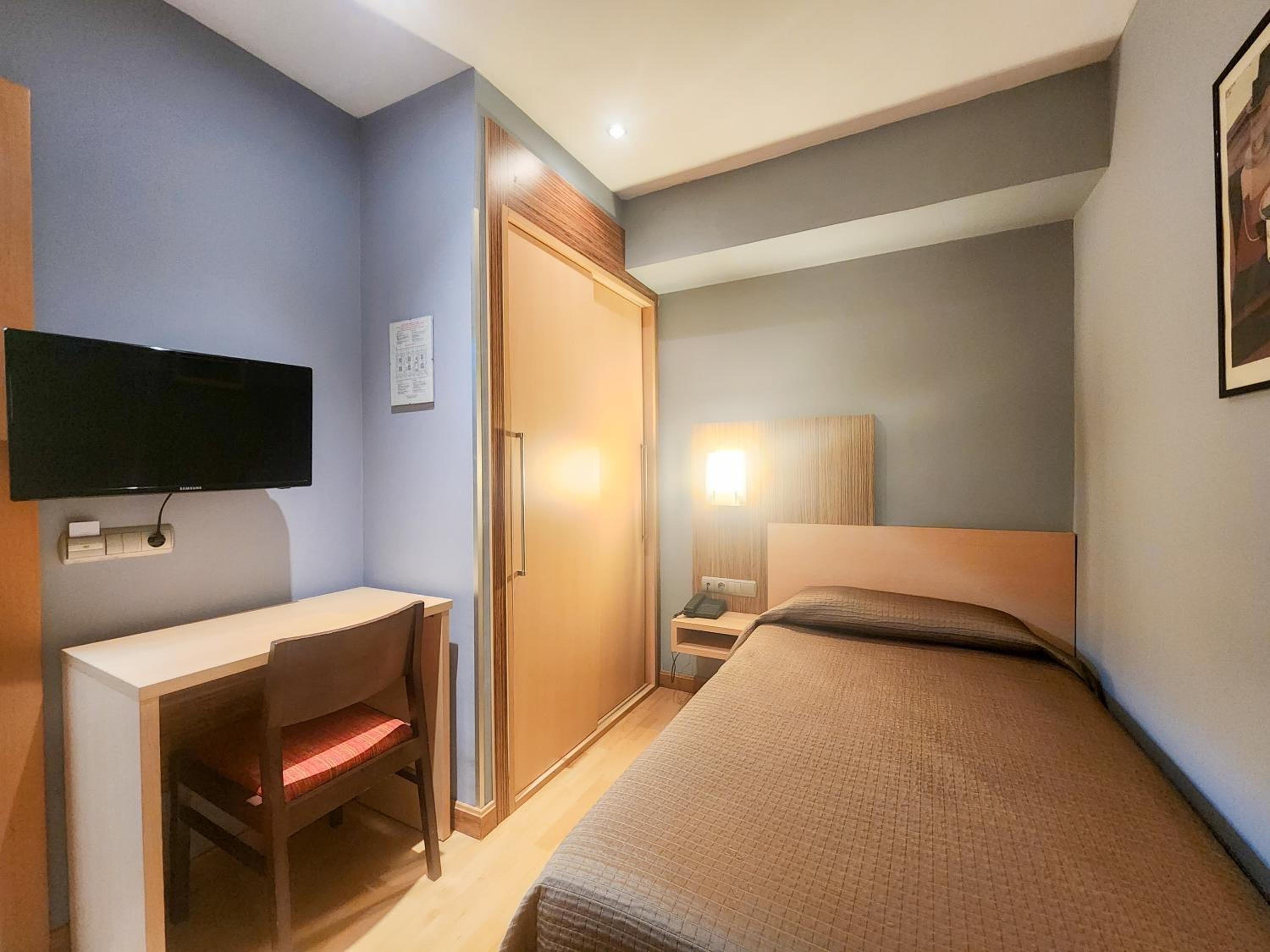 1 Single Bed, Superior Room photo 2