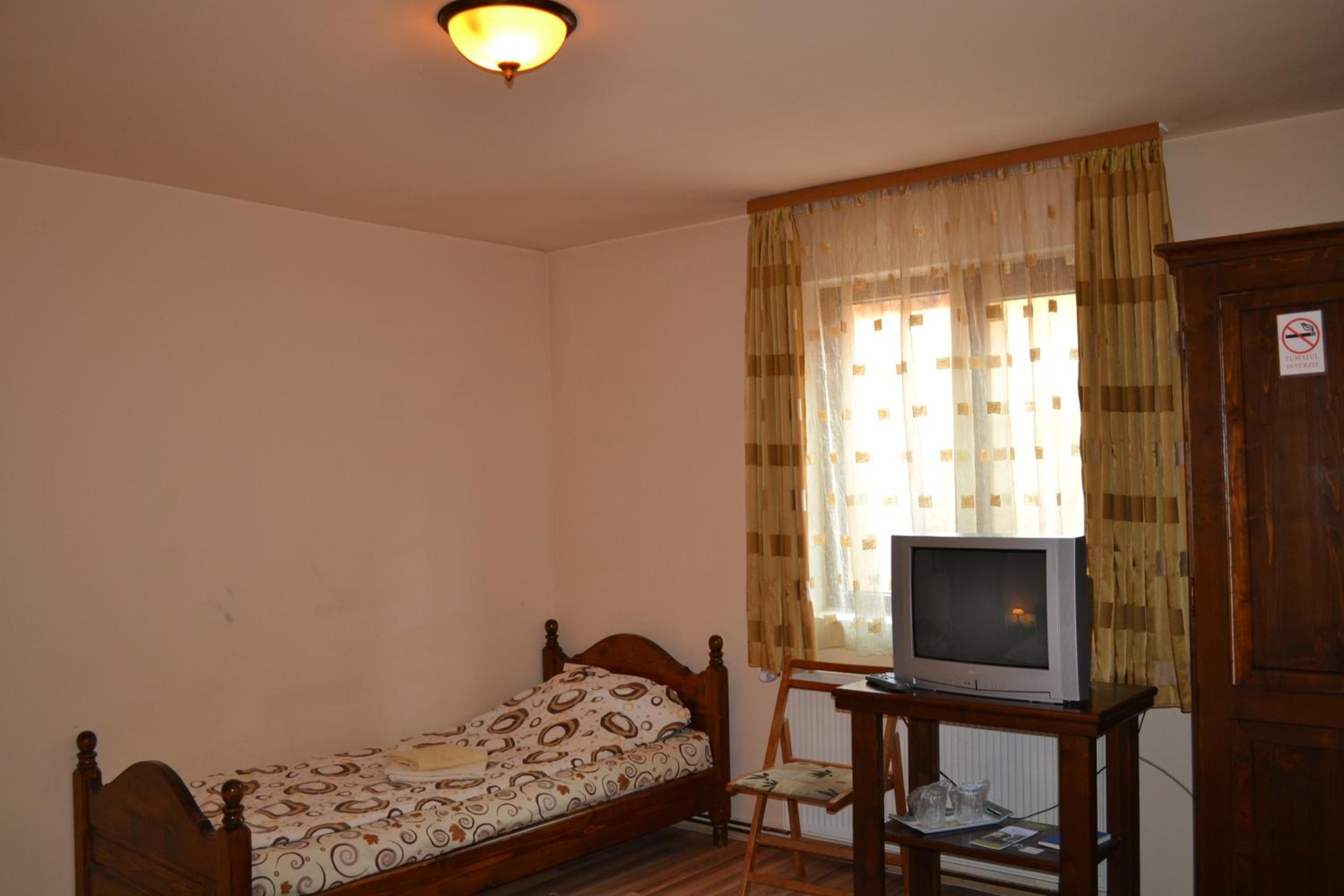 Triple Room with Shared Bathroom photo 3