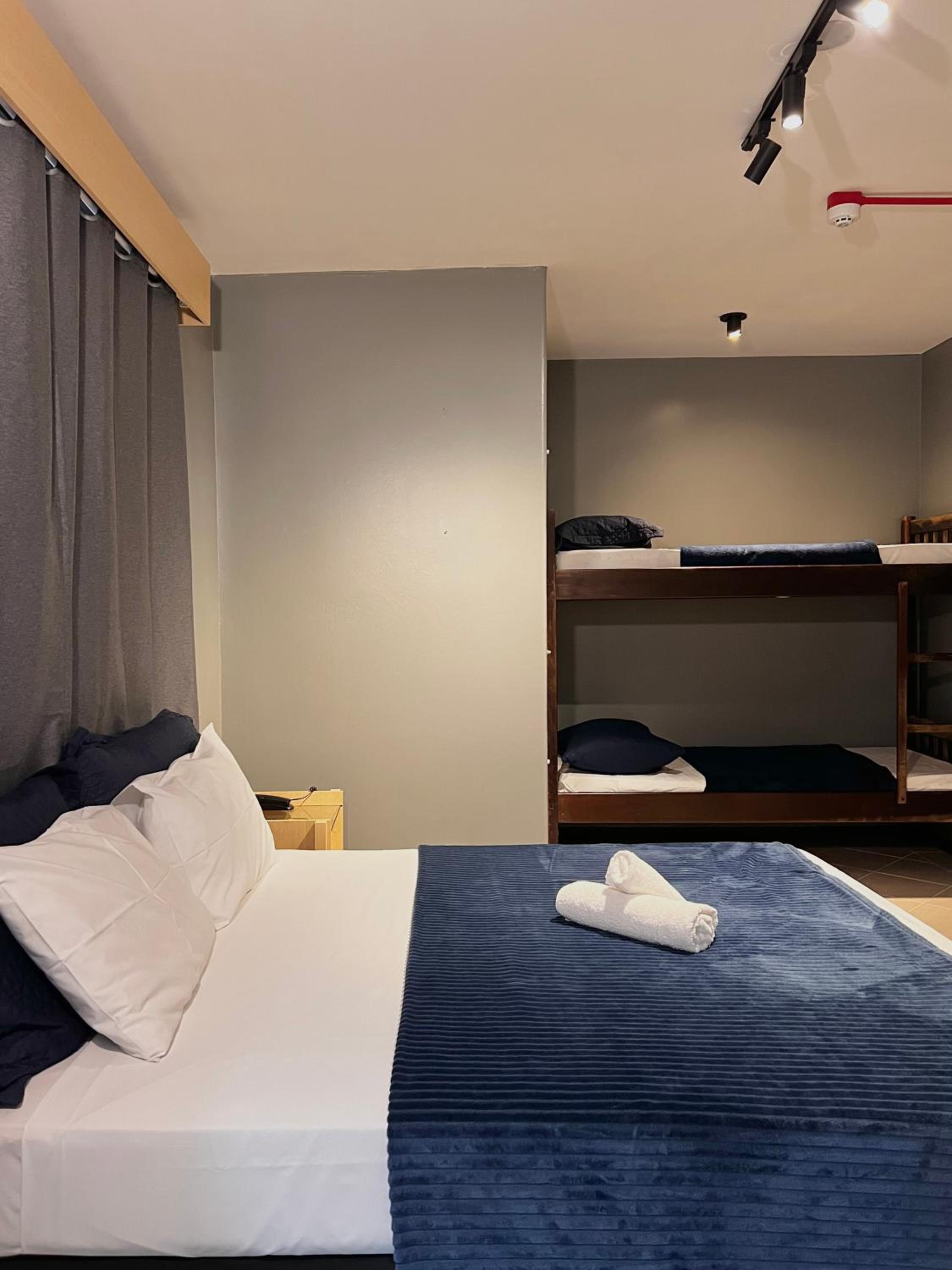 Quadruple Room with Private Bathroom photo 1