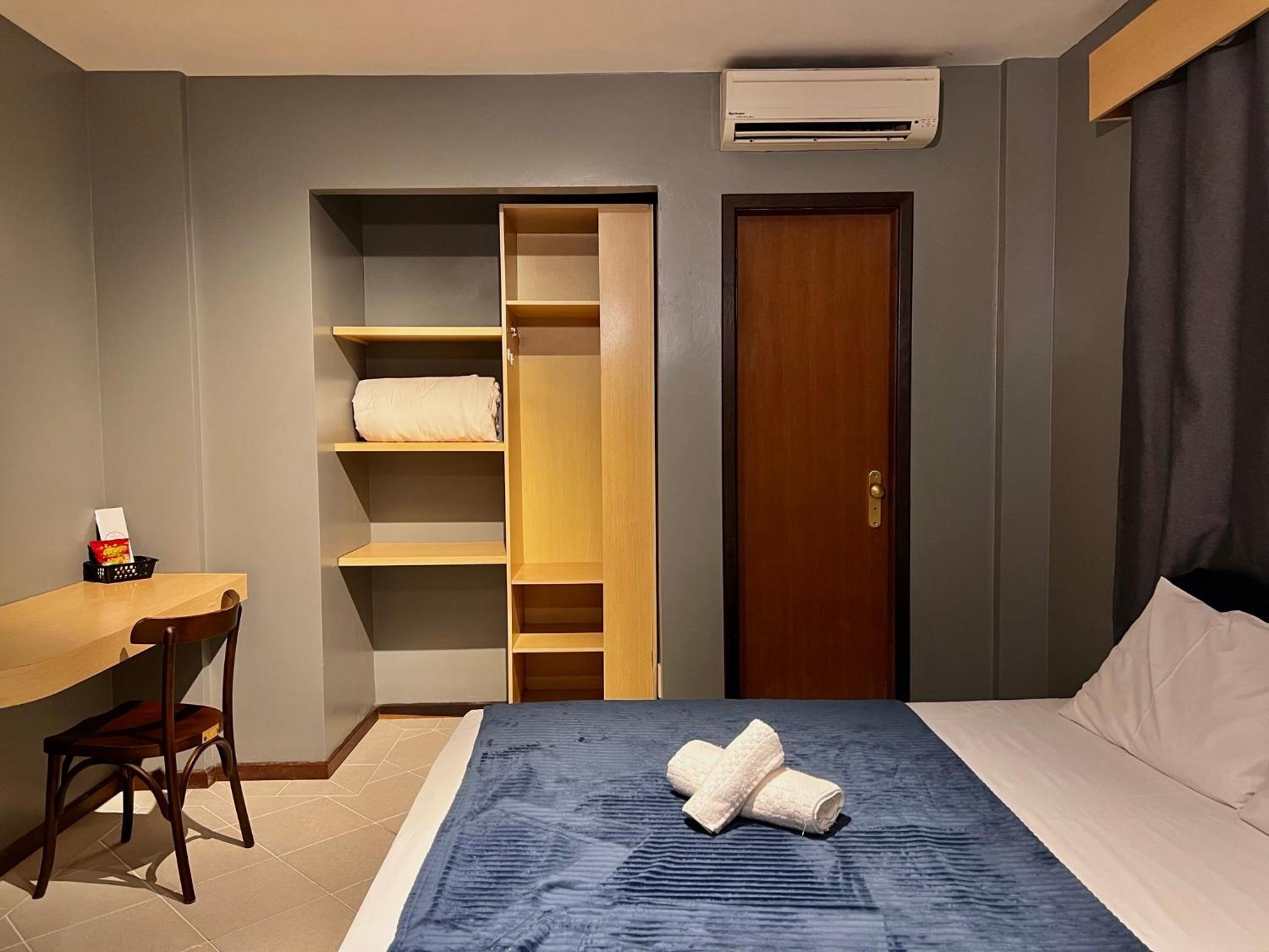Quadruple Room with Private Bathroom photo 3