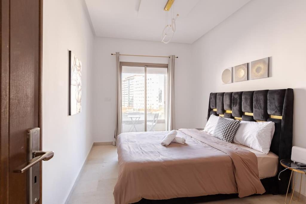 Deluxe One-Bedroom Apartment