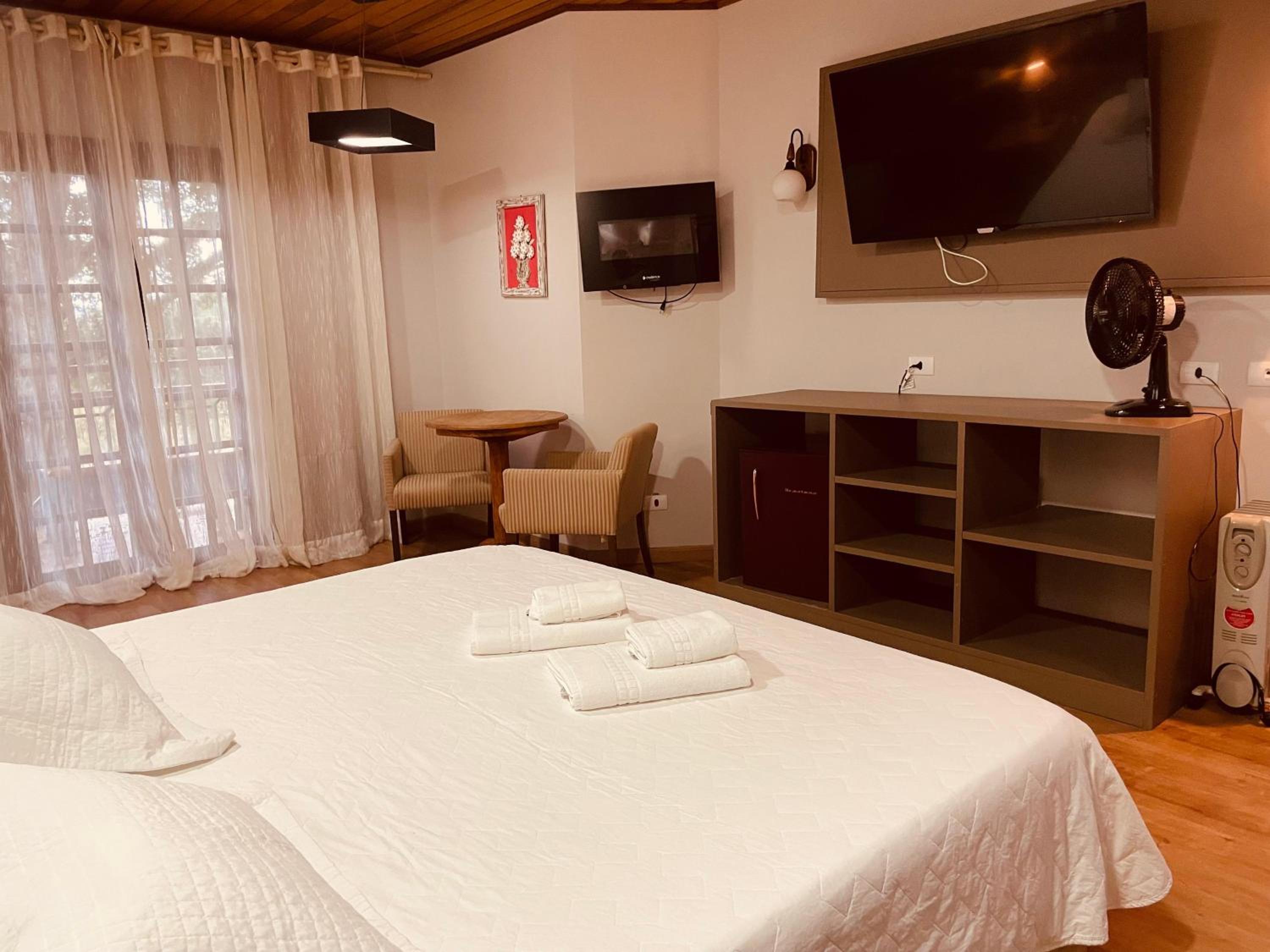 King Suite with Spa Bath photo 3
