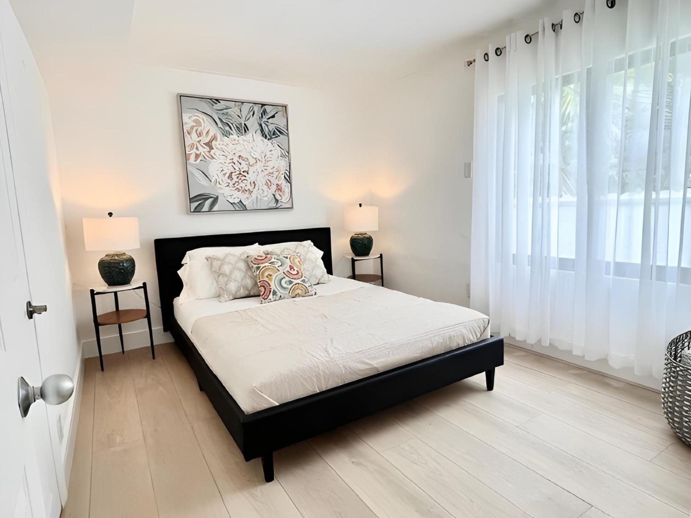 Three-Bedroom House photo 3