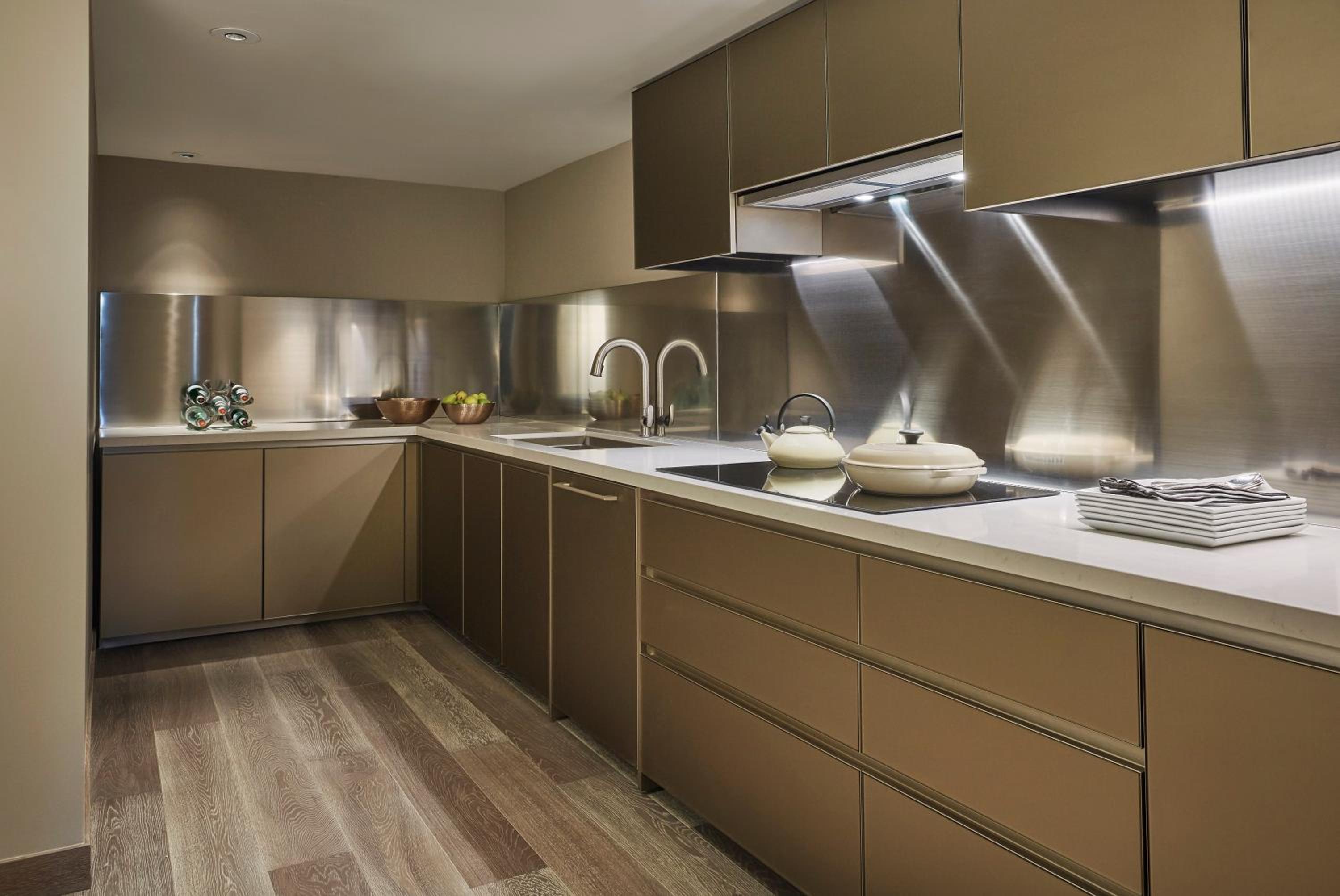 Grand Heritage Suite thumbnail 6