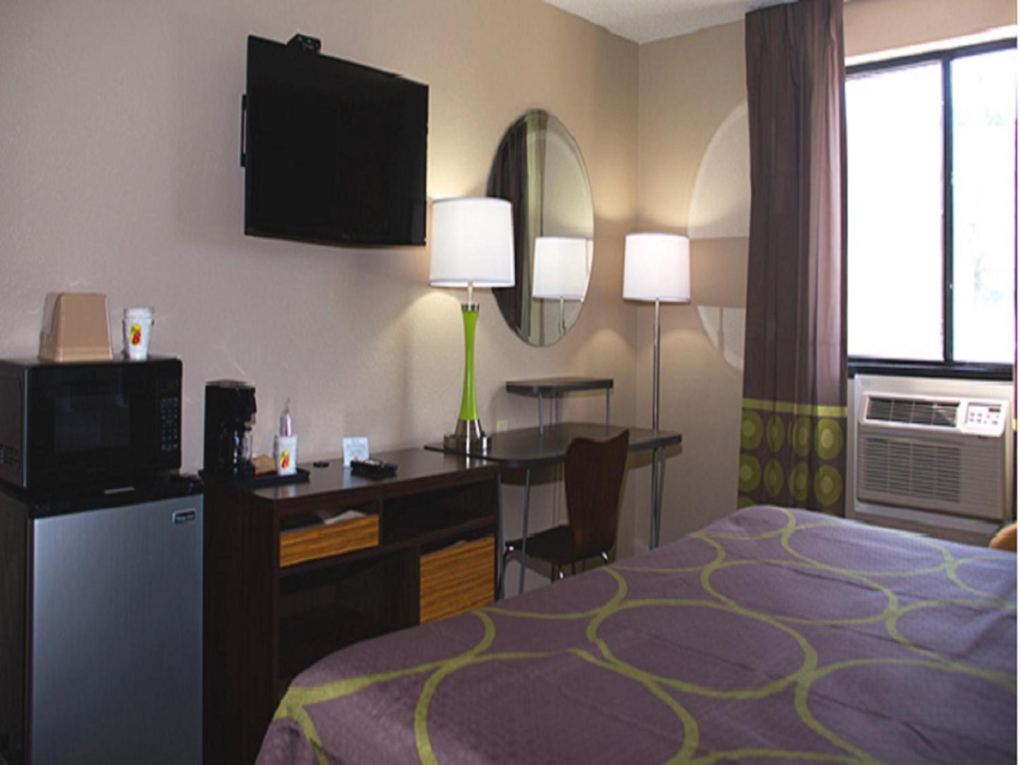 King Room - Non-Smoking - Photo 3