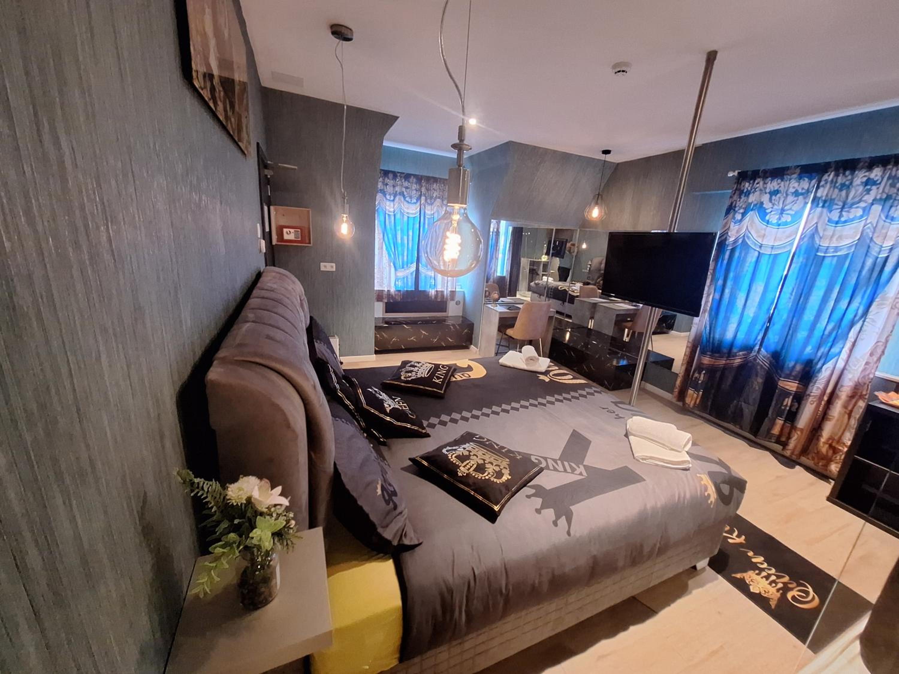Deluxe King Room