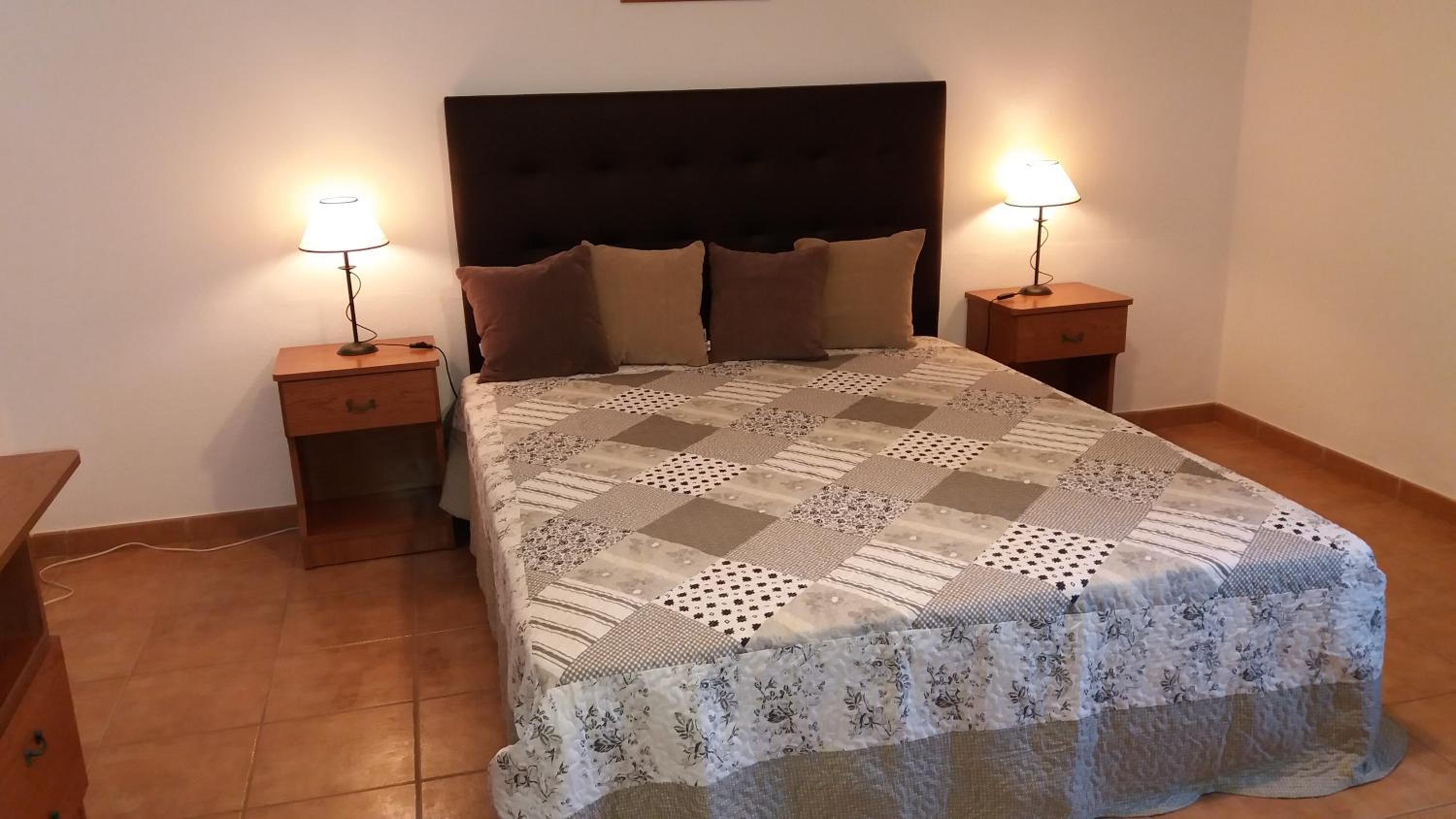 Five-Bedroom House photo 2
