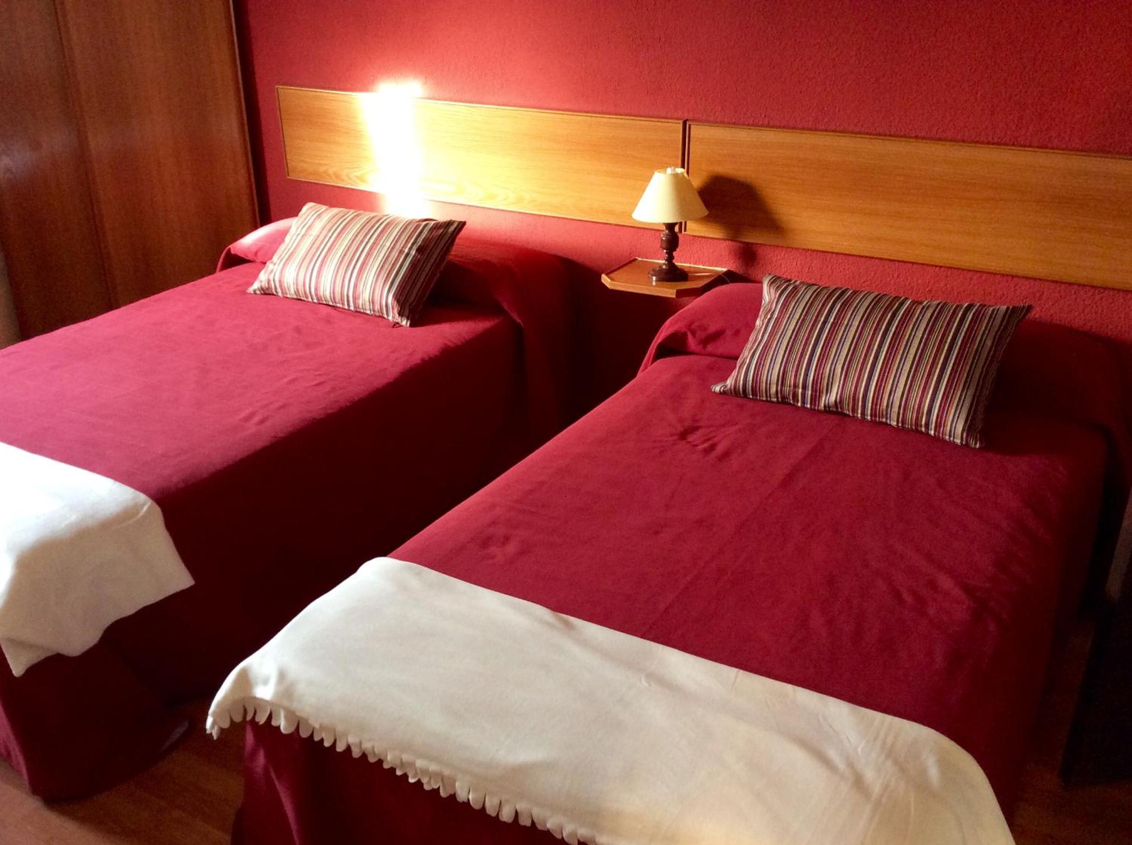 Twin Room - Photo 4