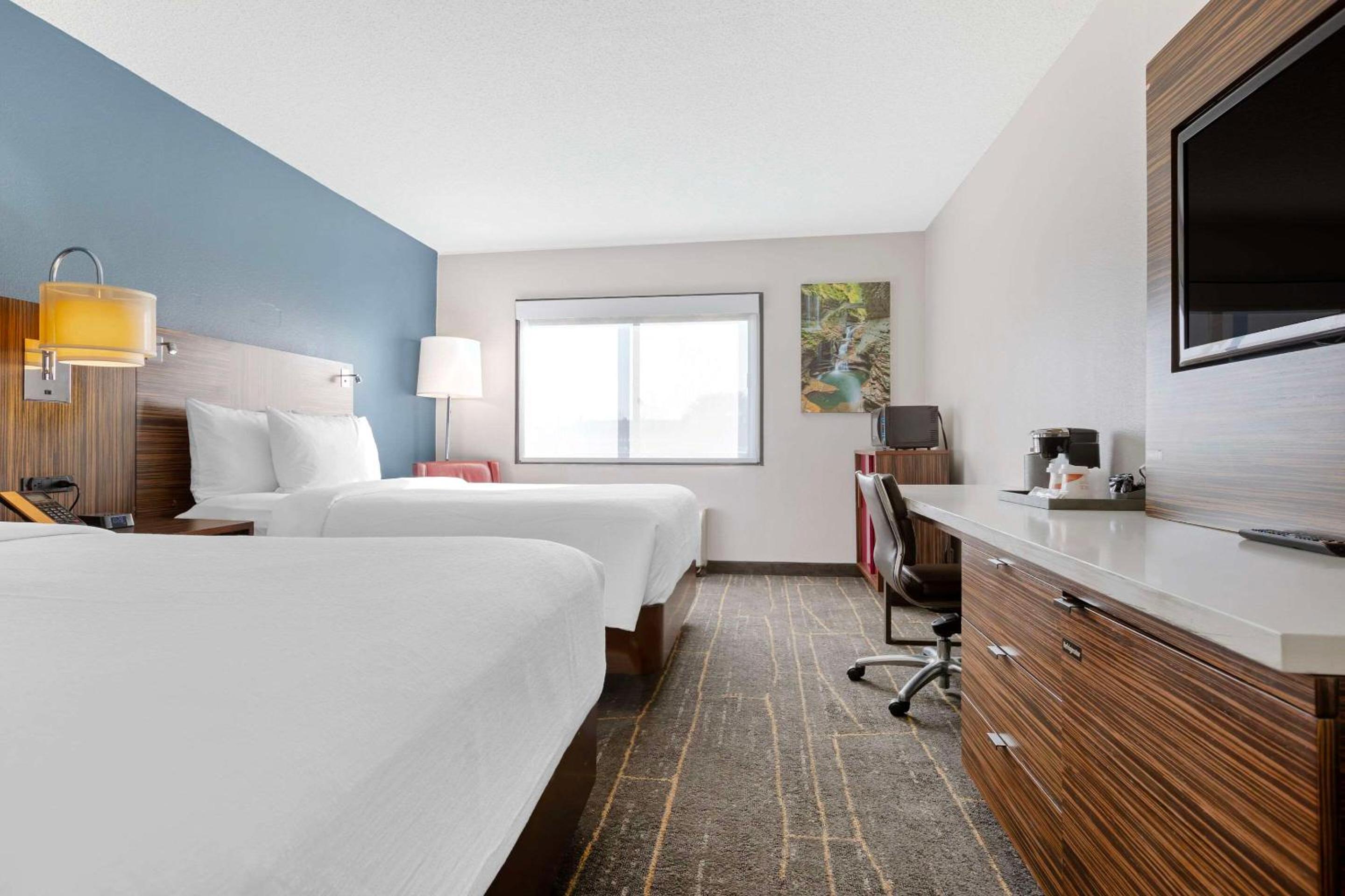 Double Room with Two Double Beds - No Elevator - Non-Smoking - Photo 1