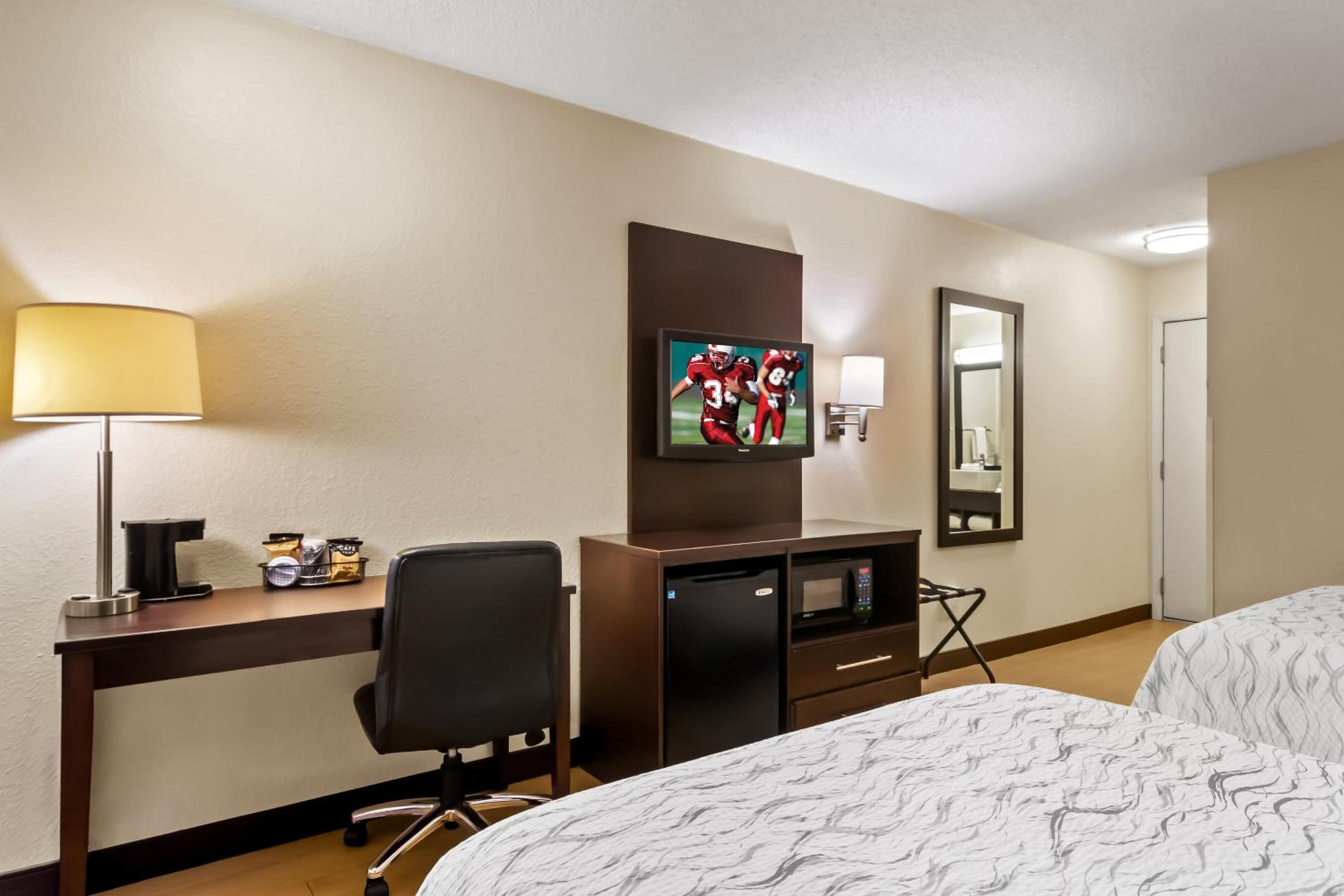 Deluxe Room with Two Double Beds Smoke Free - Photo 8