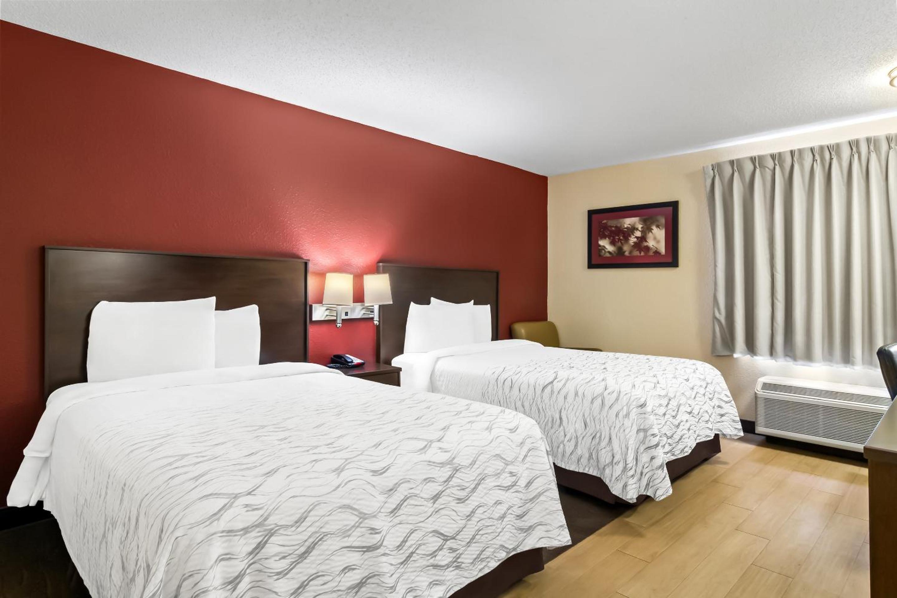 Deluxe Room with Two Double Beds Disability Access Smoke Free - Photo 7