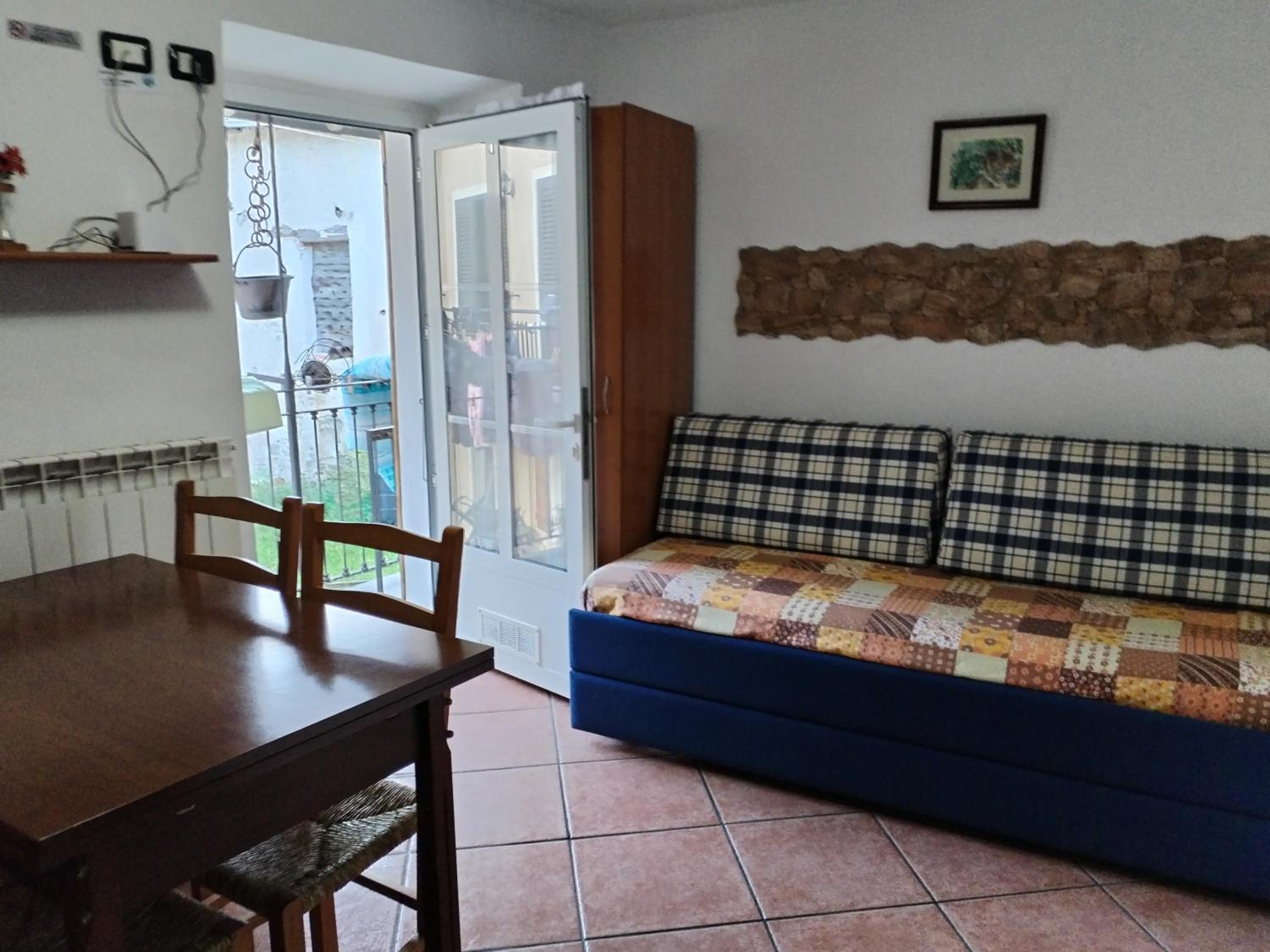 Double Room with Balcony (2 Adults + 1 Child) - Photo 5