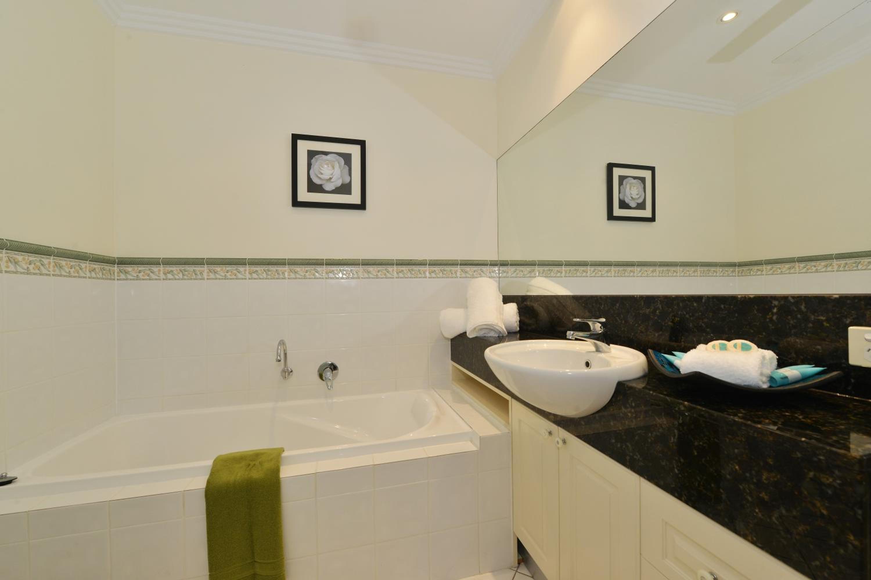 Four-Bedroom House photo 2