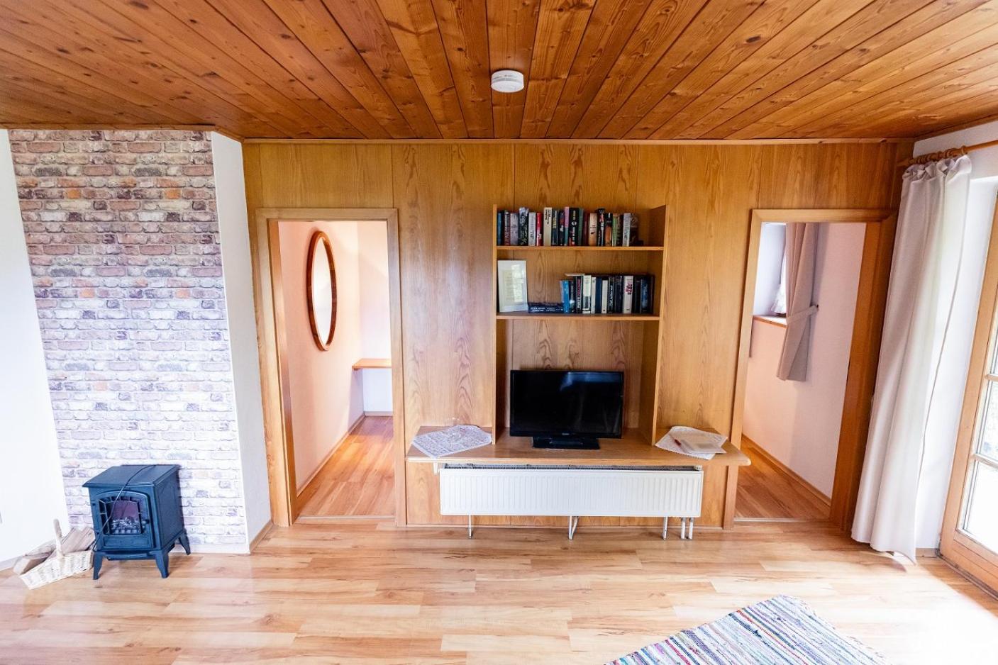 One-Bedroom Apartment With Garden photo 1