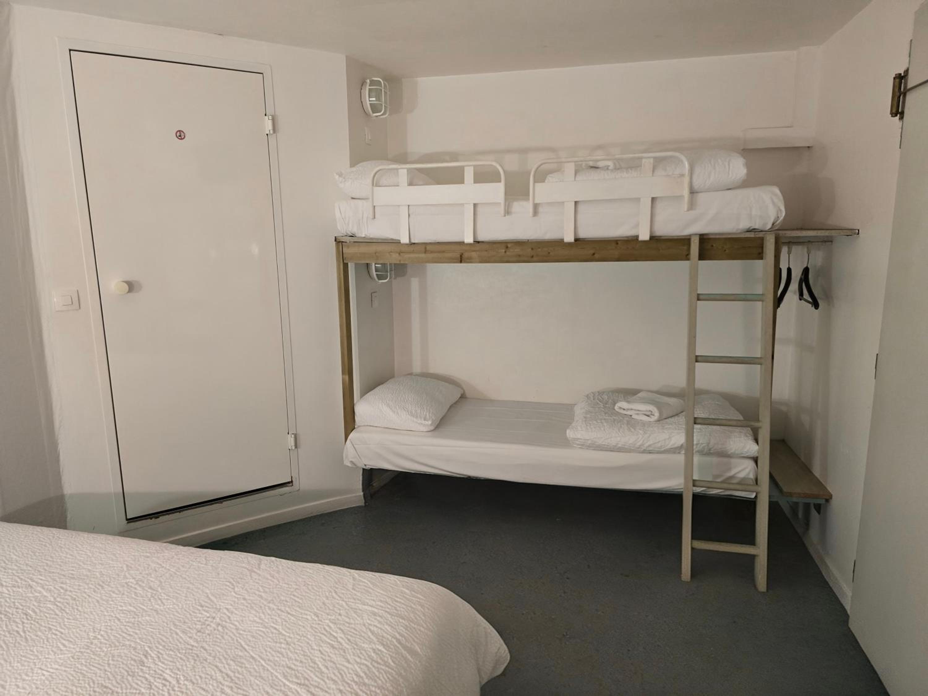 Quadruple Room with 1 Double Bed and 2 Single Beds