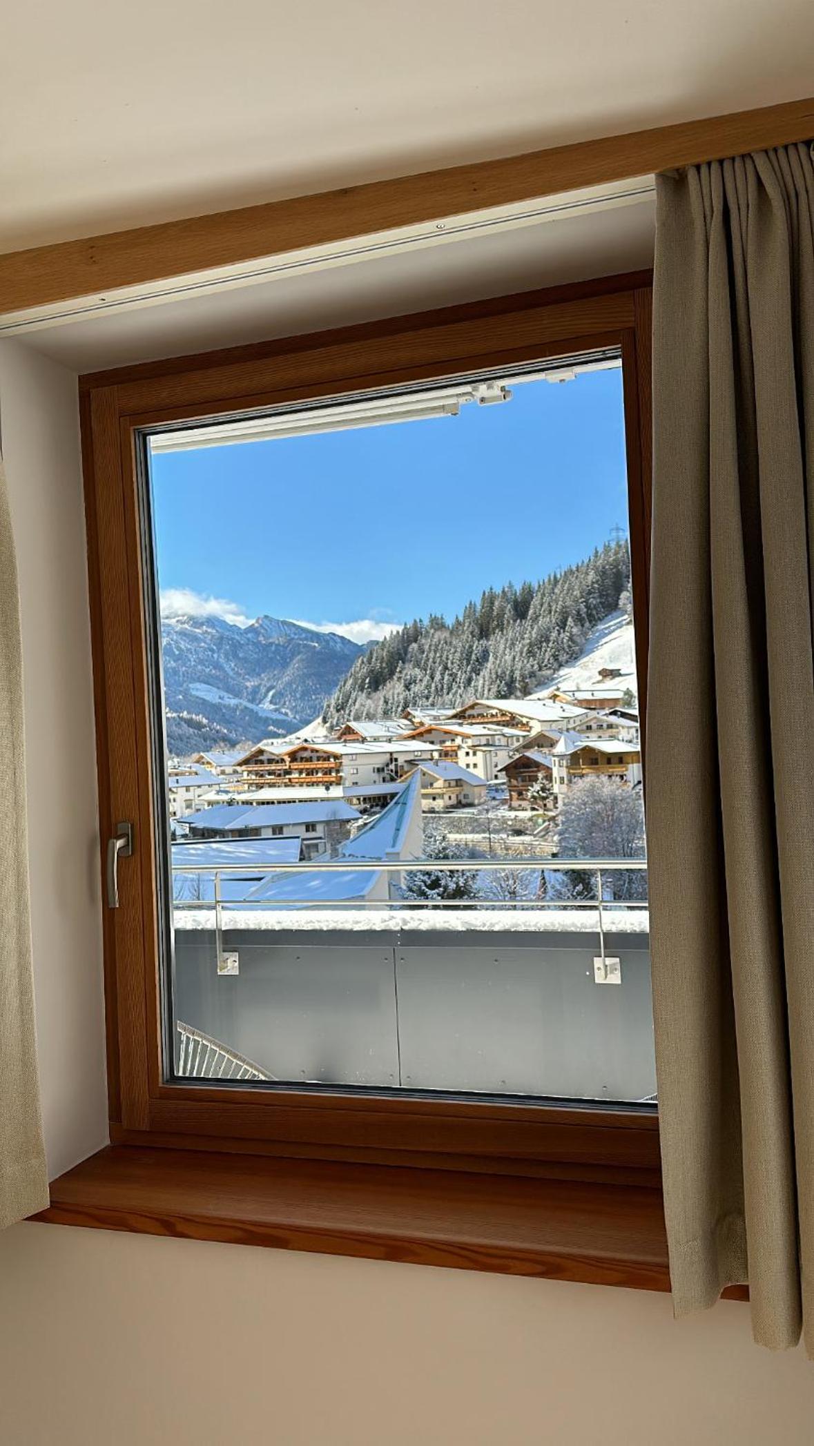 Suite with Mountain View photo 2