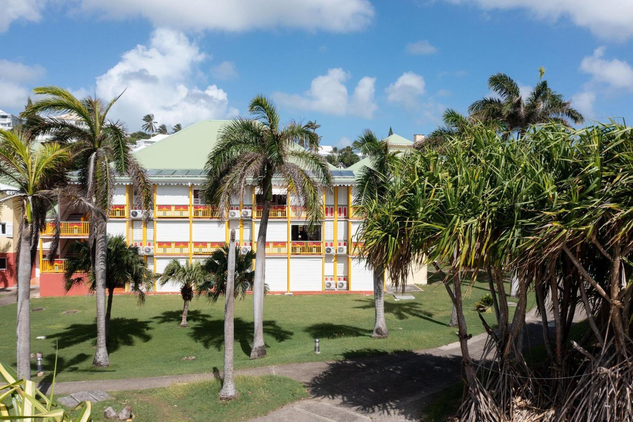 One-Bedroom Apartment with Sea View and Balcony photo 2