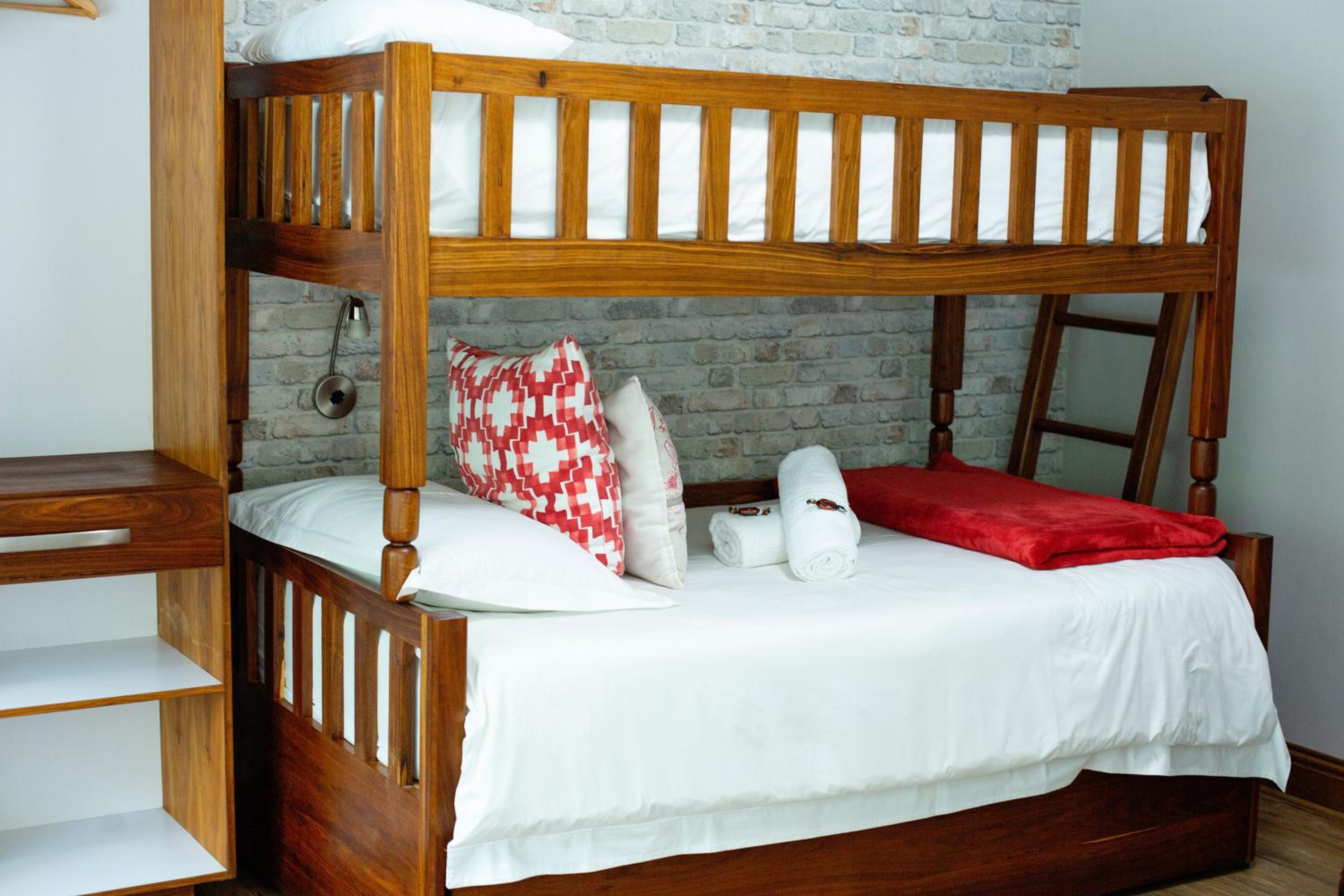 Large Twin Room photo 2