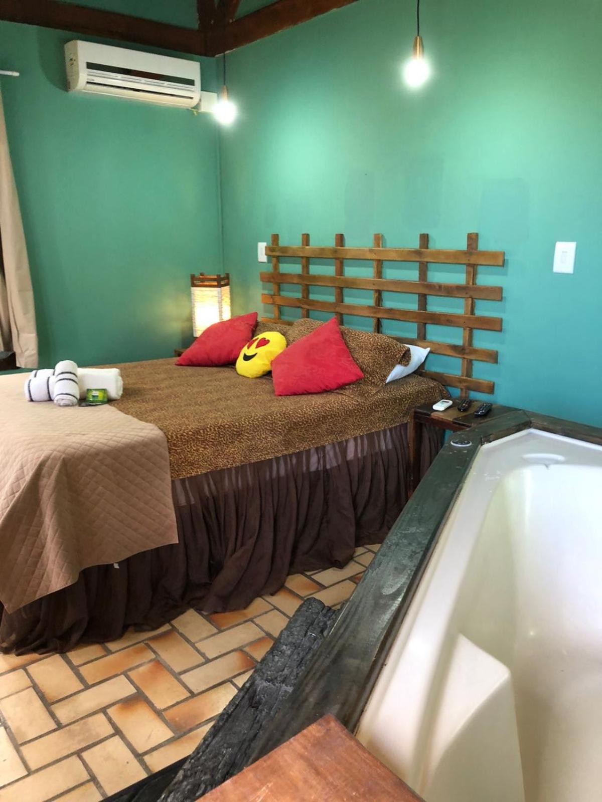 Suite with Hot Tub - Photo 3