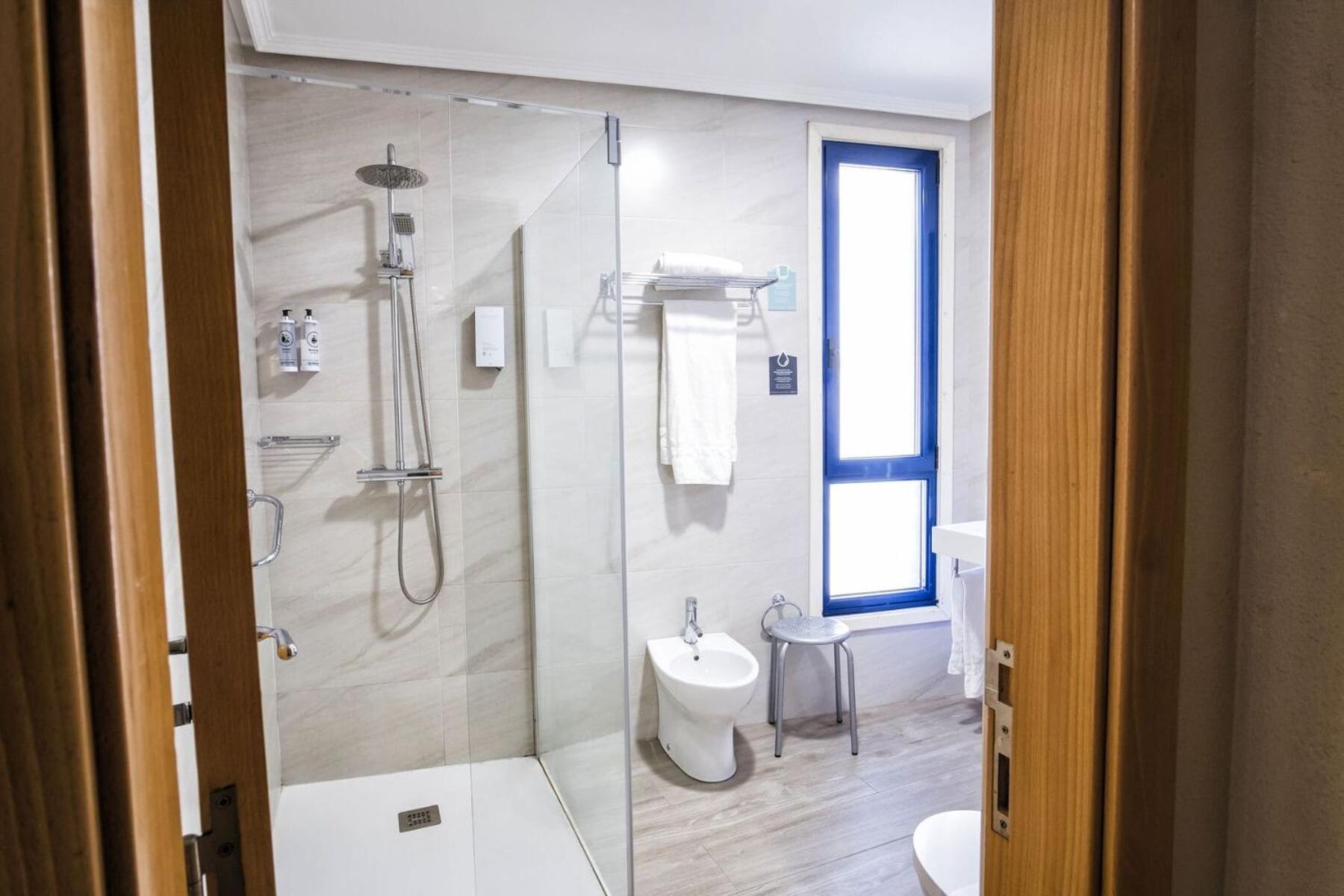 Economy Double or Twin Room - Photo 5