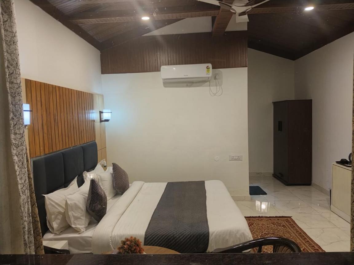 King Room With Pool View