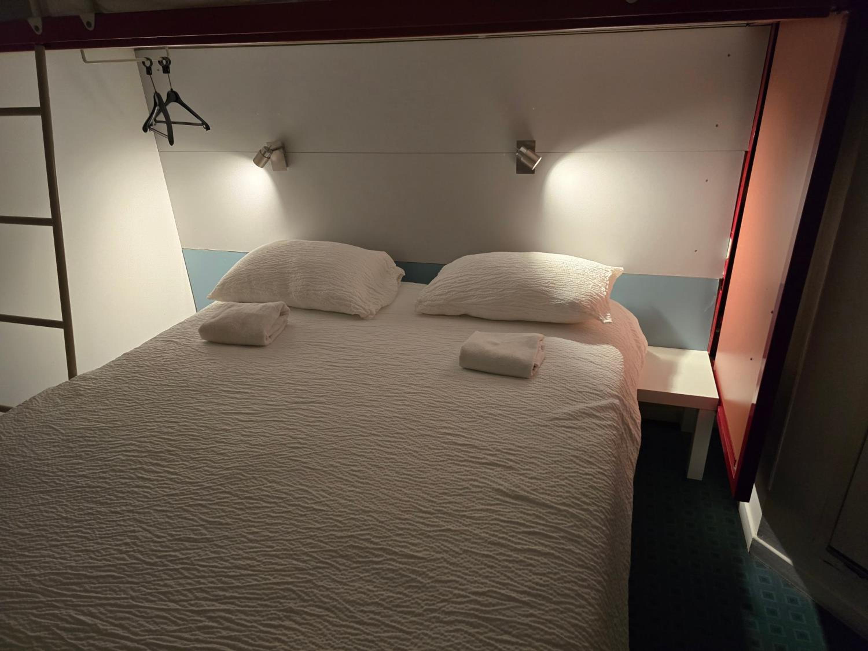 Triple Room (2 single bed + 1 Bunk Bed)