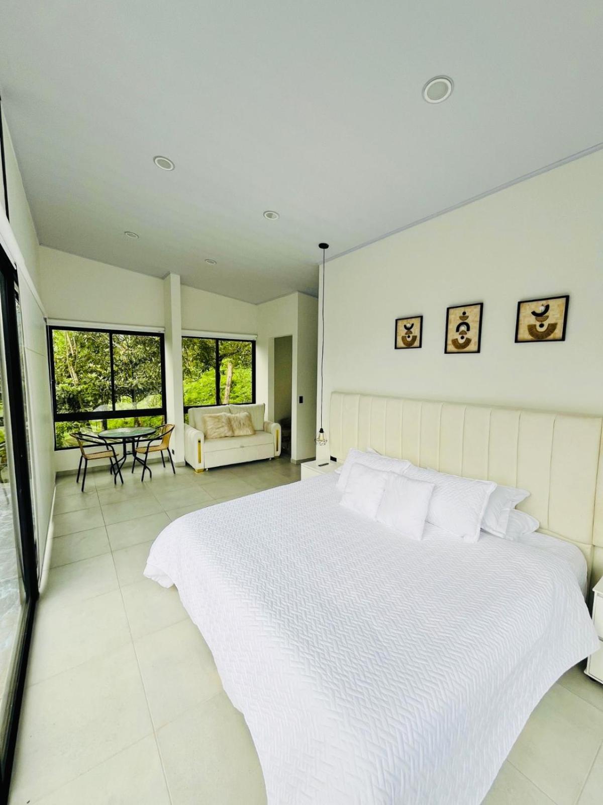 One-Bedroom House photo 1