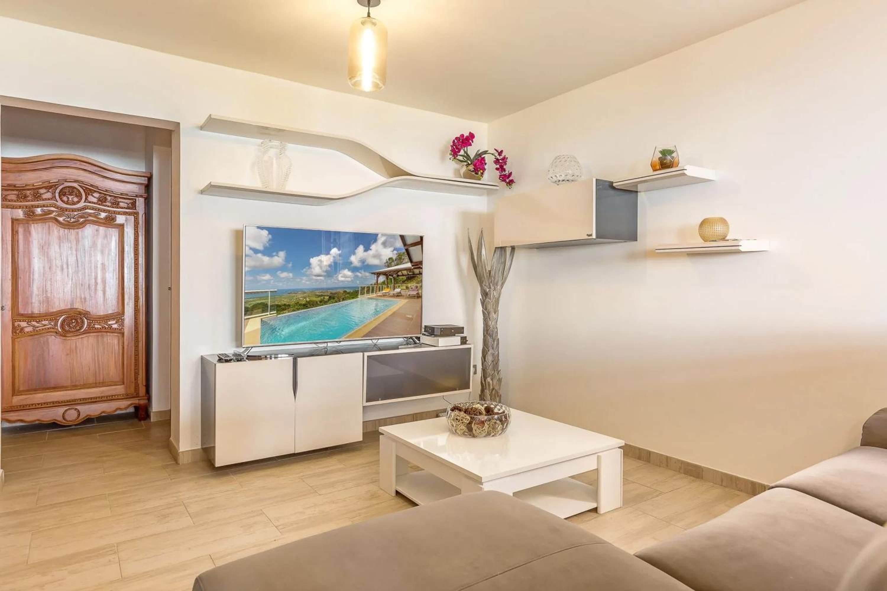 Three-Bedroom Villa photo 3