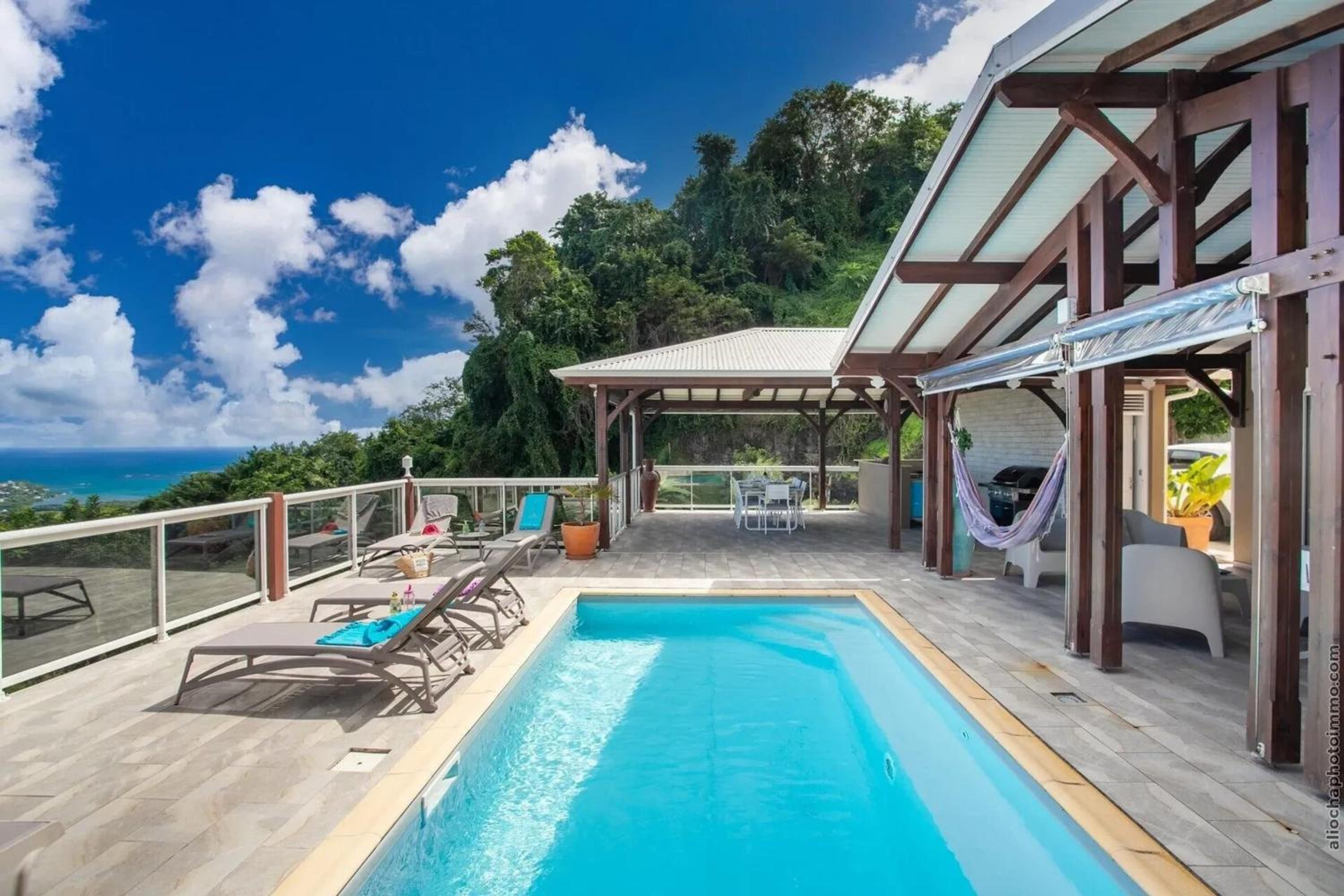 Three-Bedroom Villa photo 2