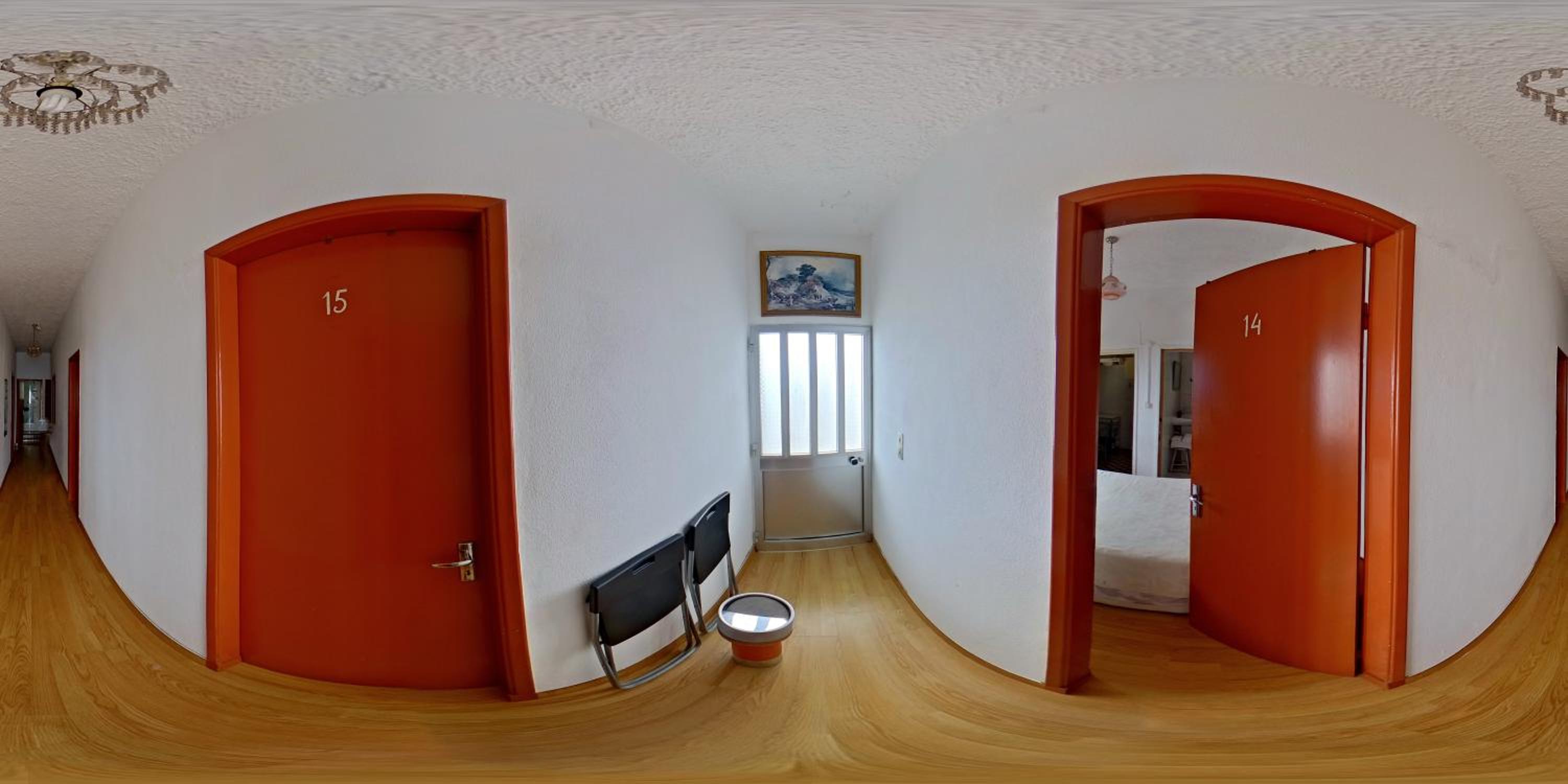 Studio Apartment - Photo 13
