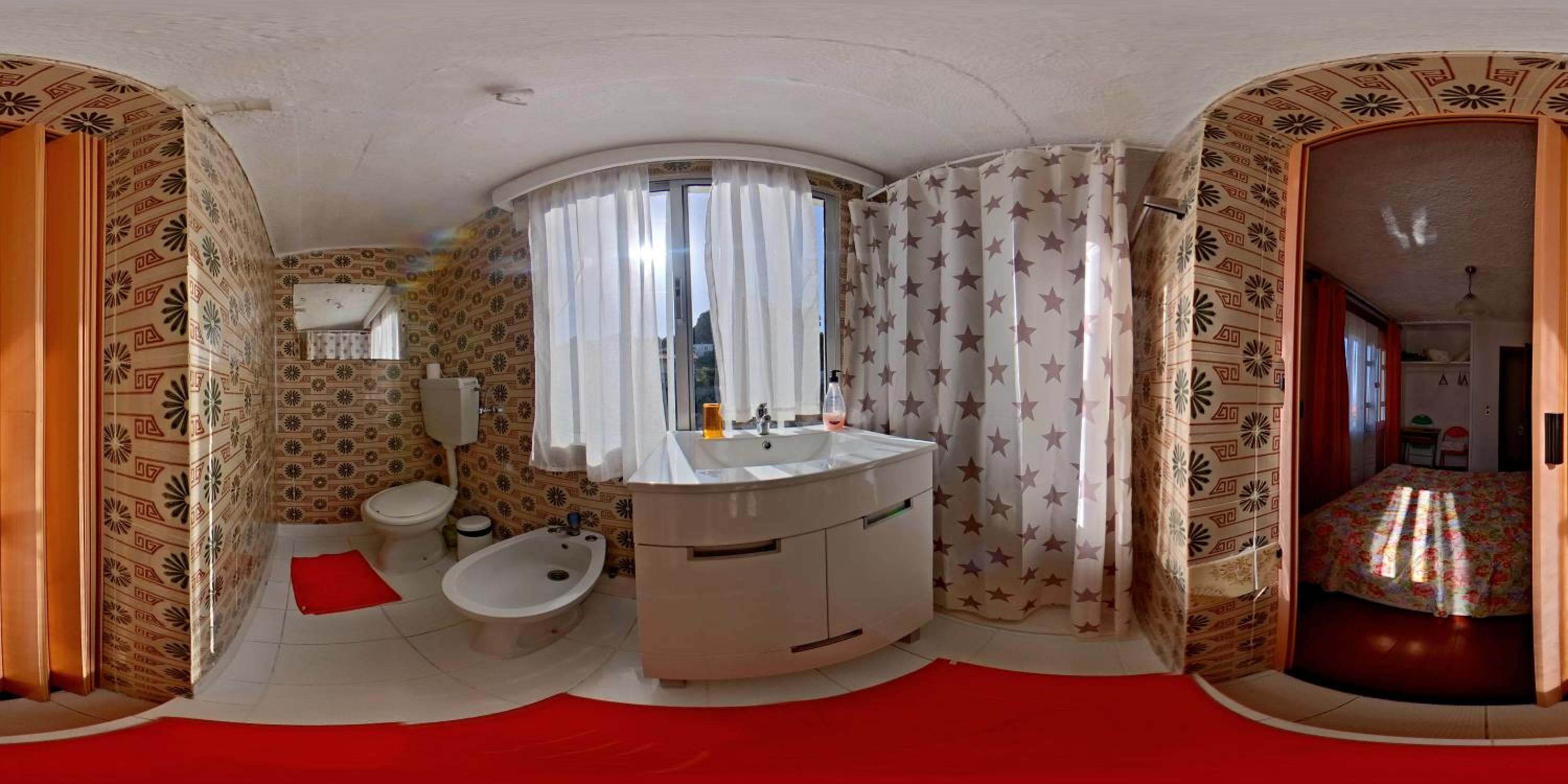 Double Room with Balcony - Photo 12