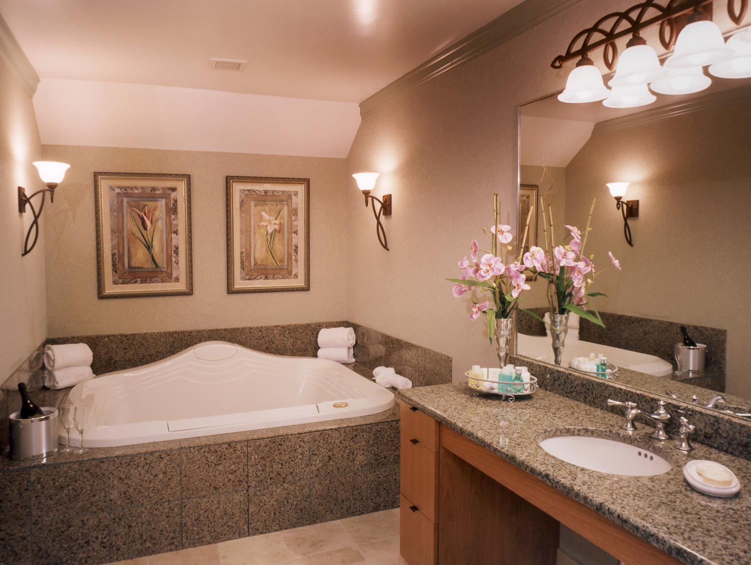 Club level, Presidential Suite, 1 King, City view, Low floor photo 3