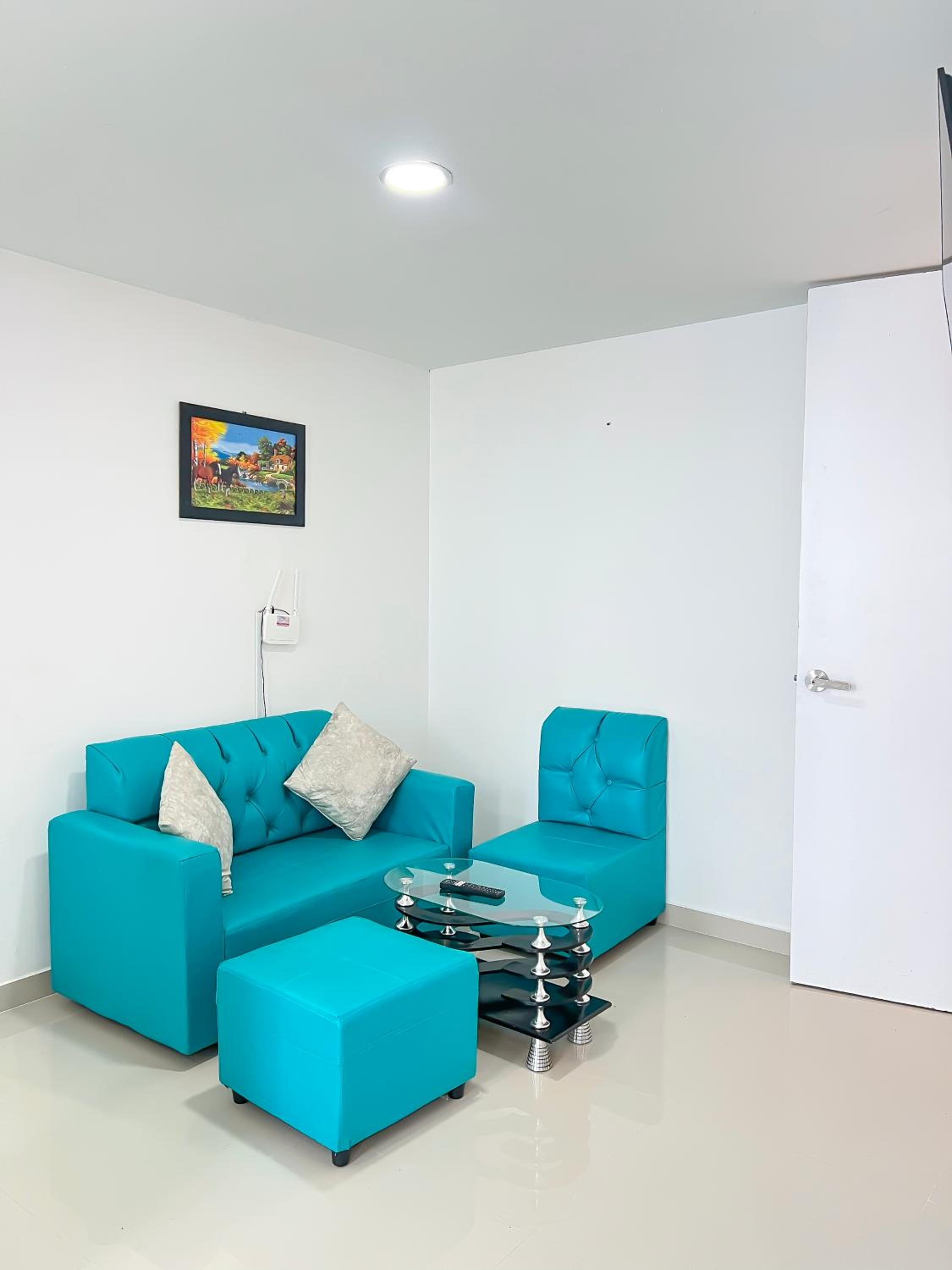 One-Bedroom Apartment photo 1