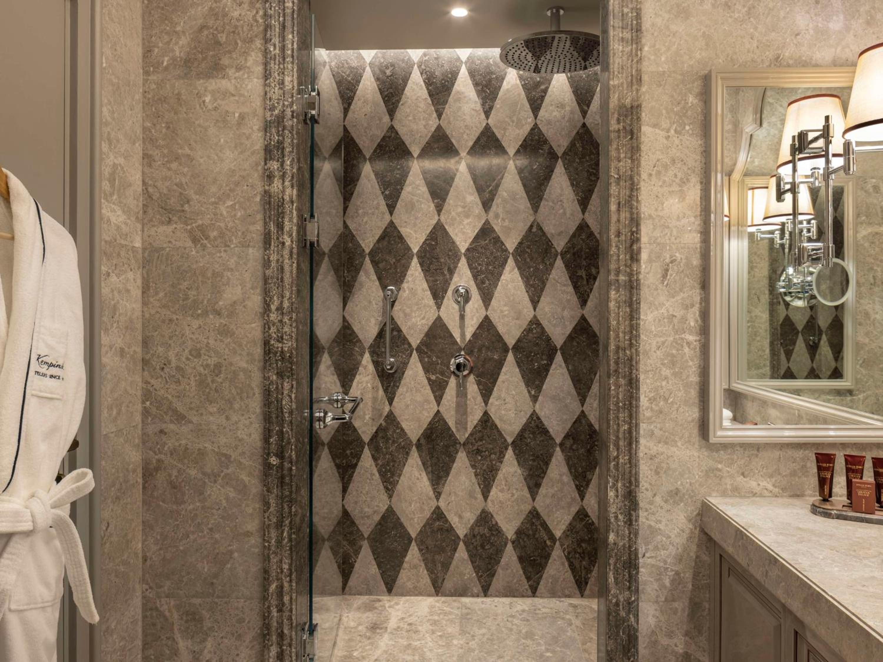 Grand Deluxe Ciragan Bosphorus View Twin Room - Photo 9