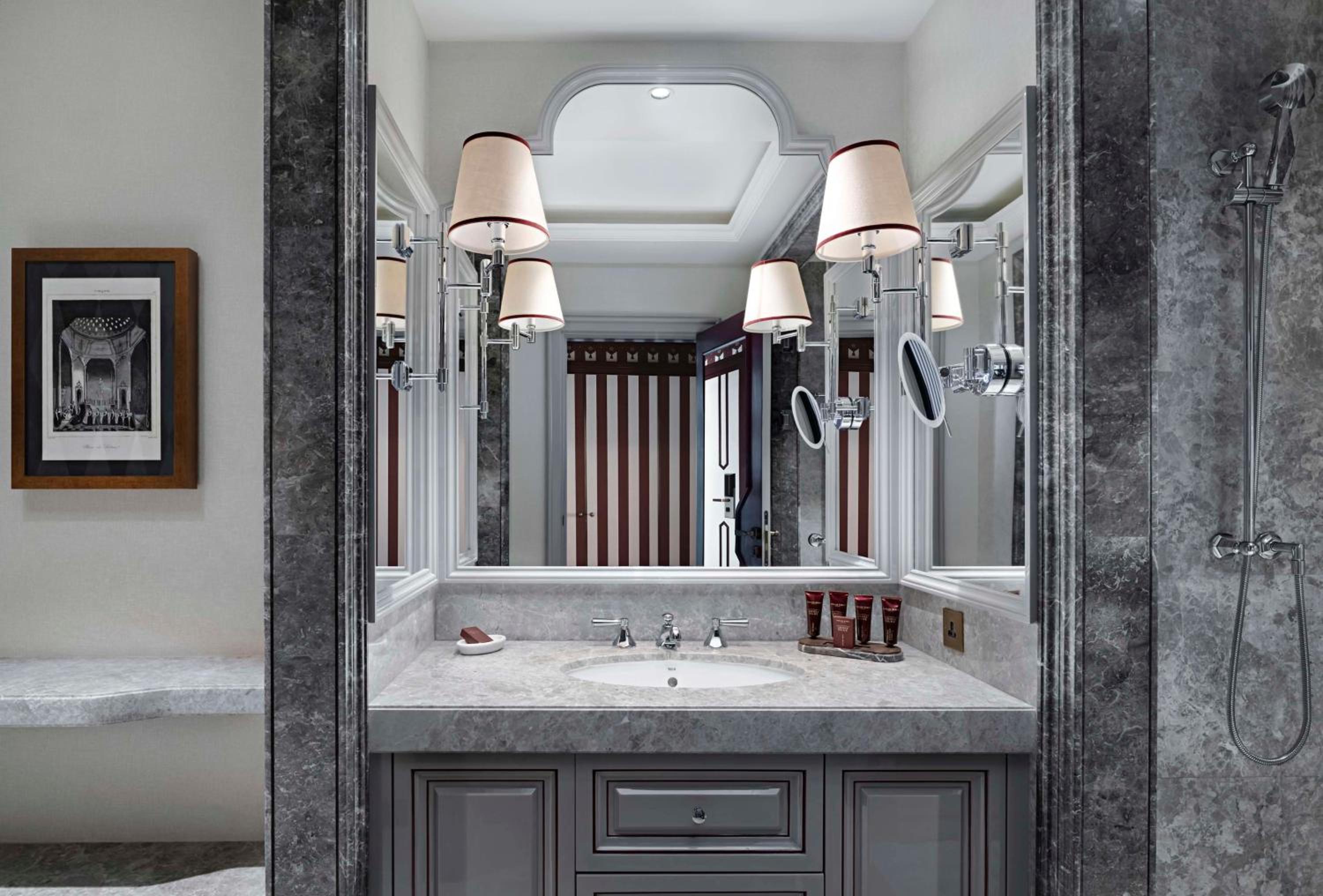 Deluxe Ciragan Bosphorus View King Room - Photo 8