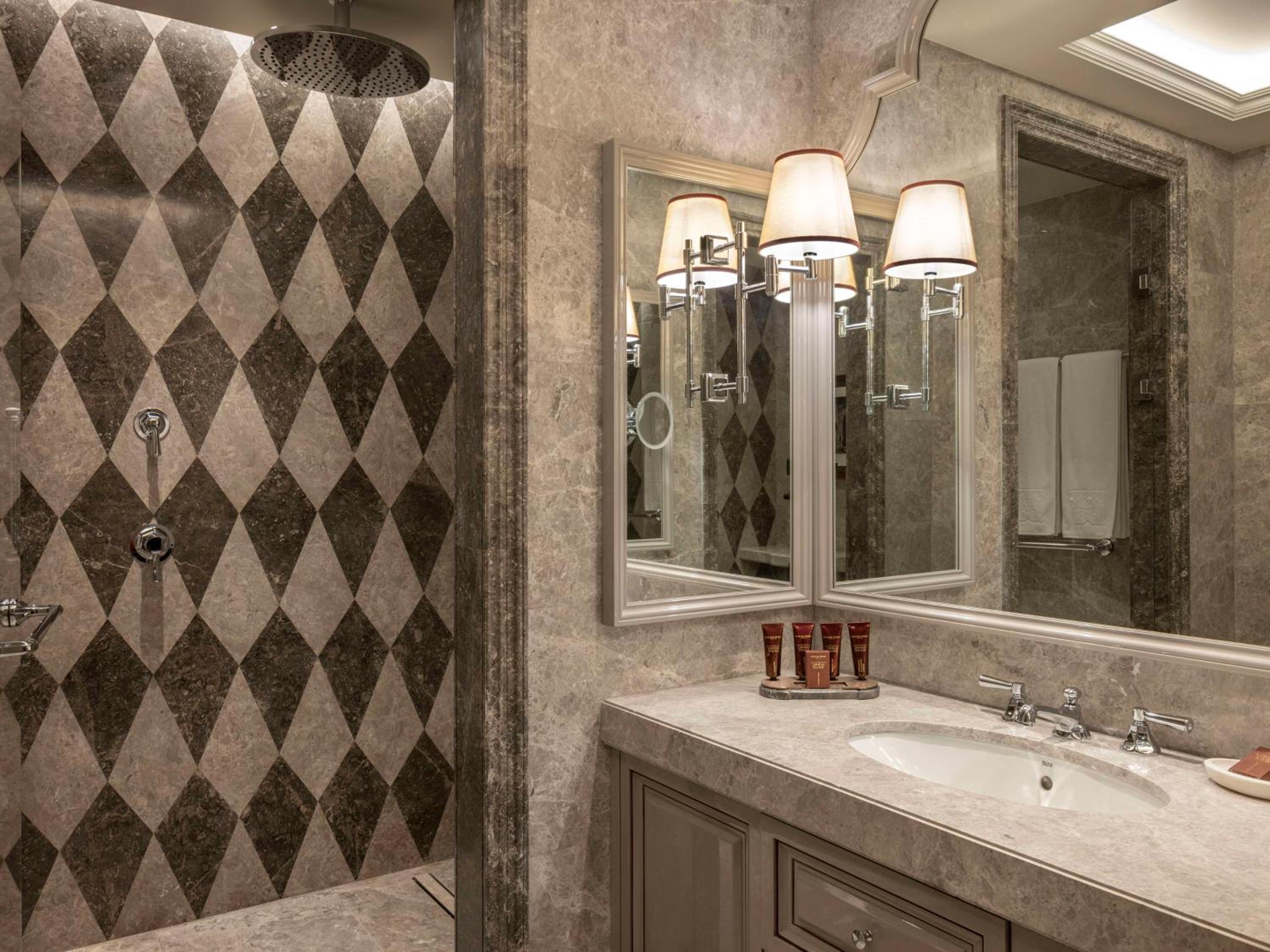 Grand Deluxe Ciragan Bosphorus View Twin Room - Photo 11