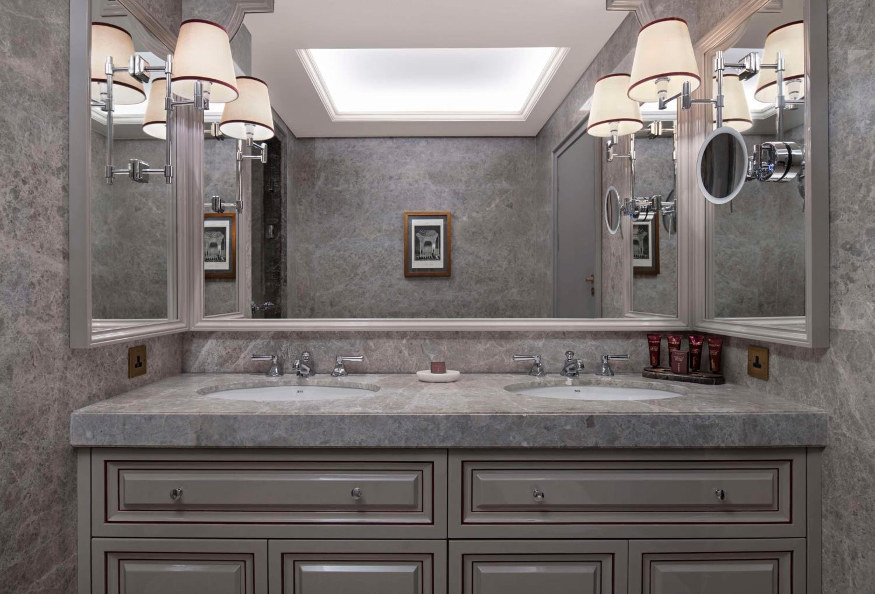 Deluxe Ciragan Bosphorus View King Room - Photo 6