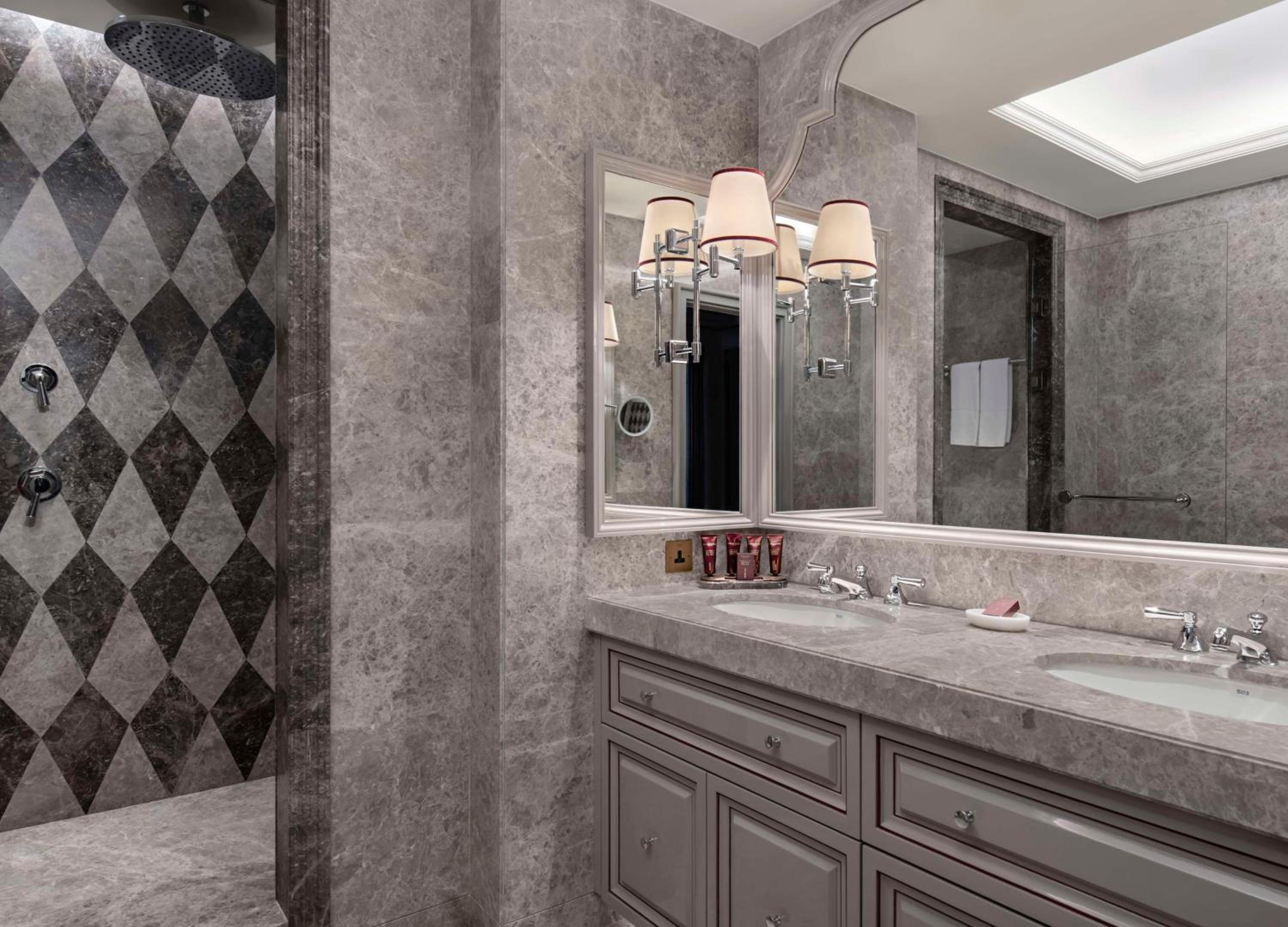 Deluxe Ciragan Bosphorus View King Room - Photo 10