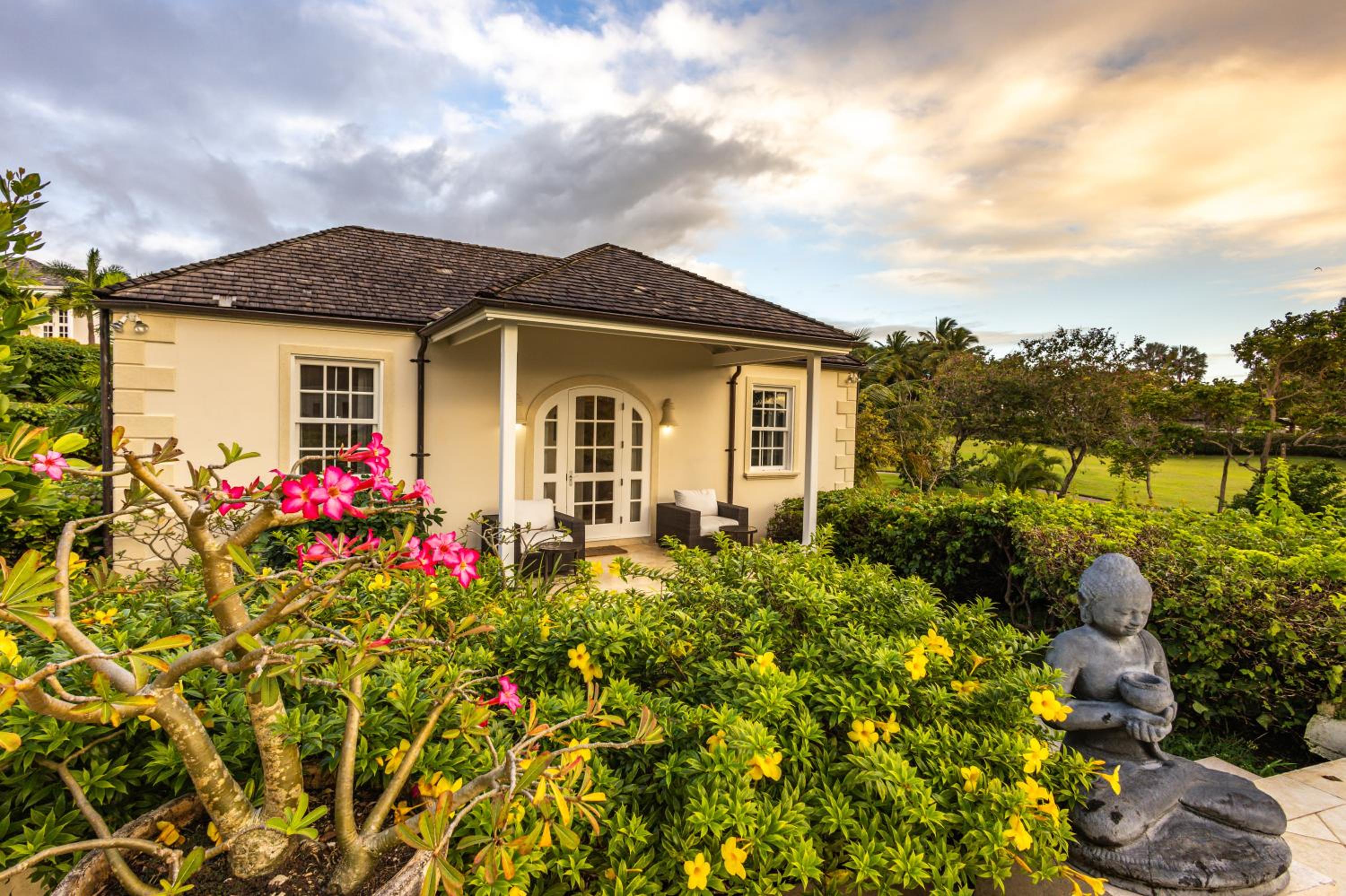 Villa photo 2