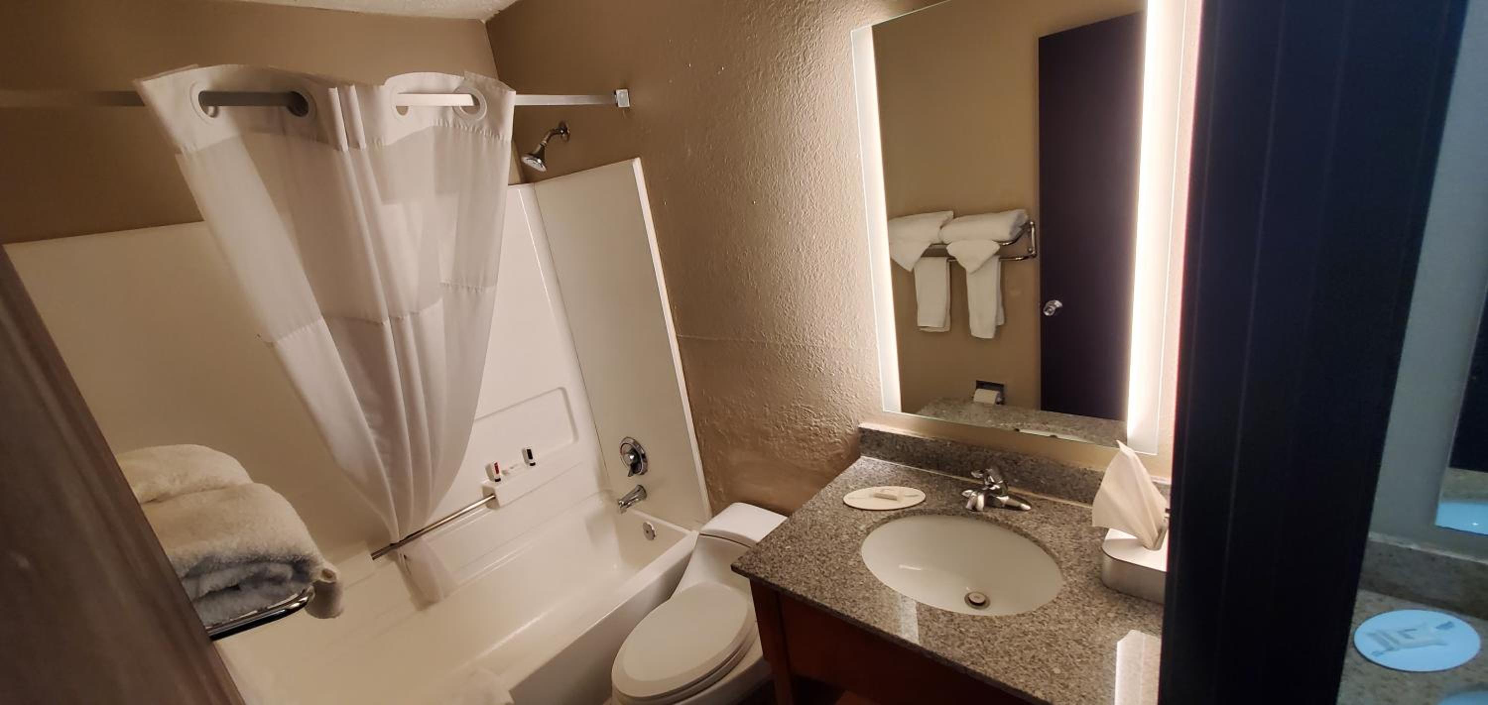 King Room - Non-Smoking - Photo 2