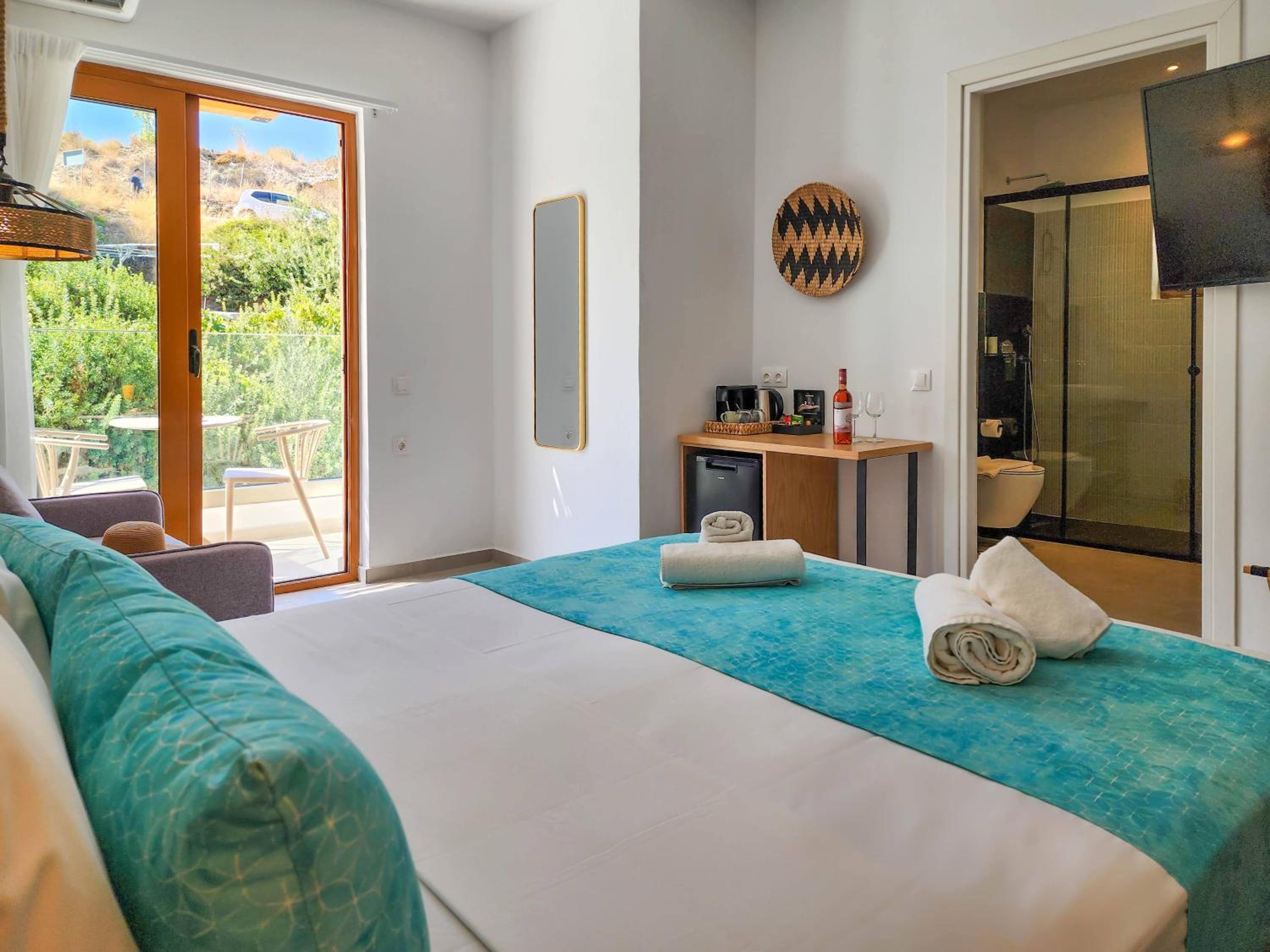 Deluxe Double Room with Balcony photo 2