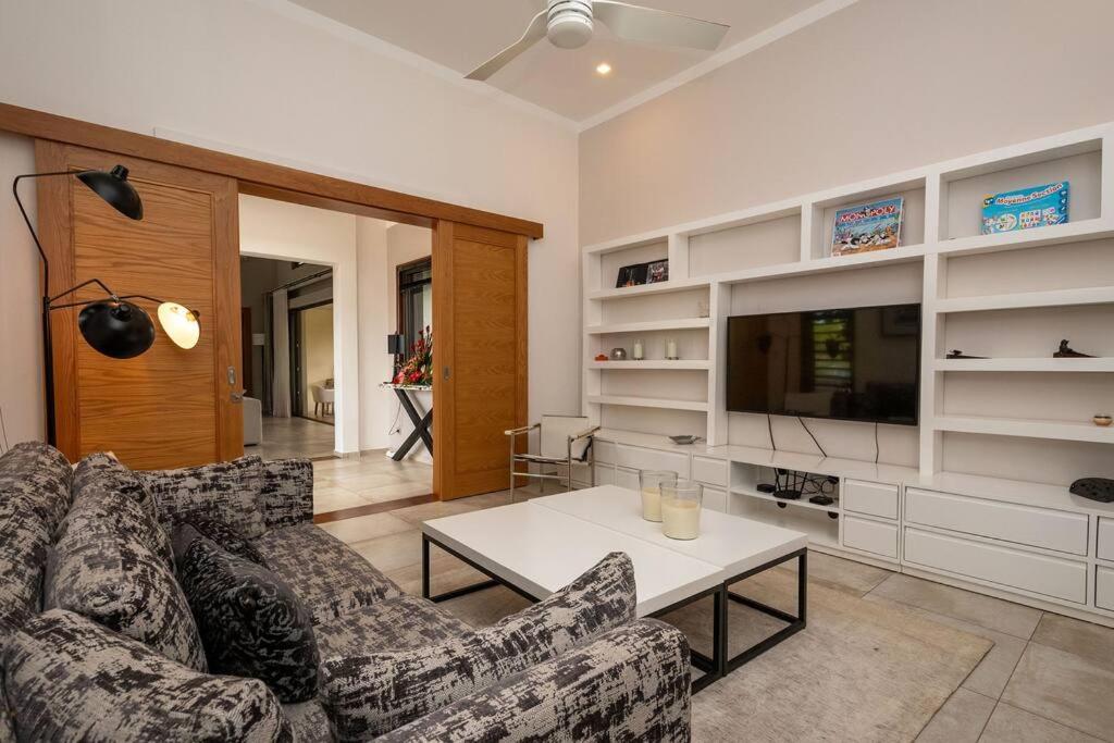 Villa photo 1