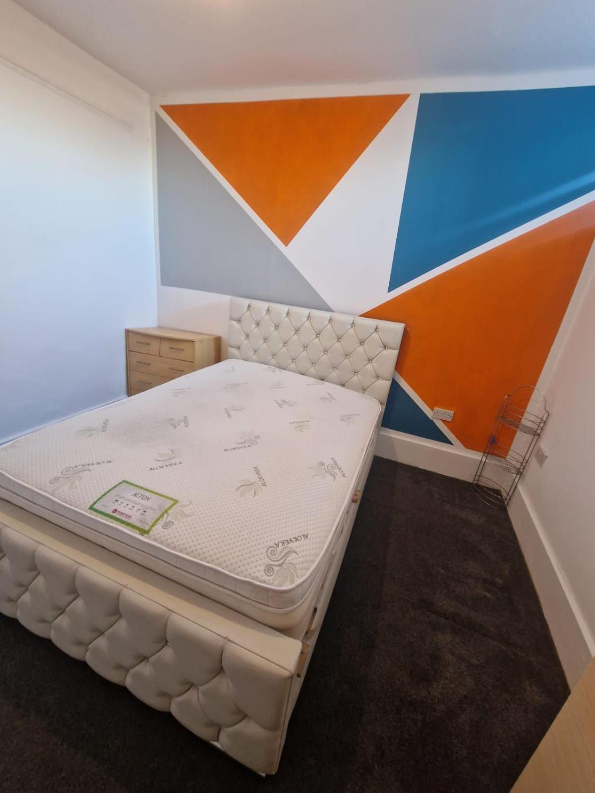 Double Room With Shared Bathroom photo 1