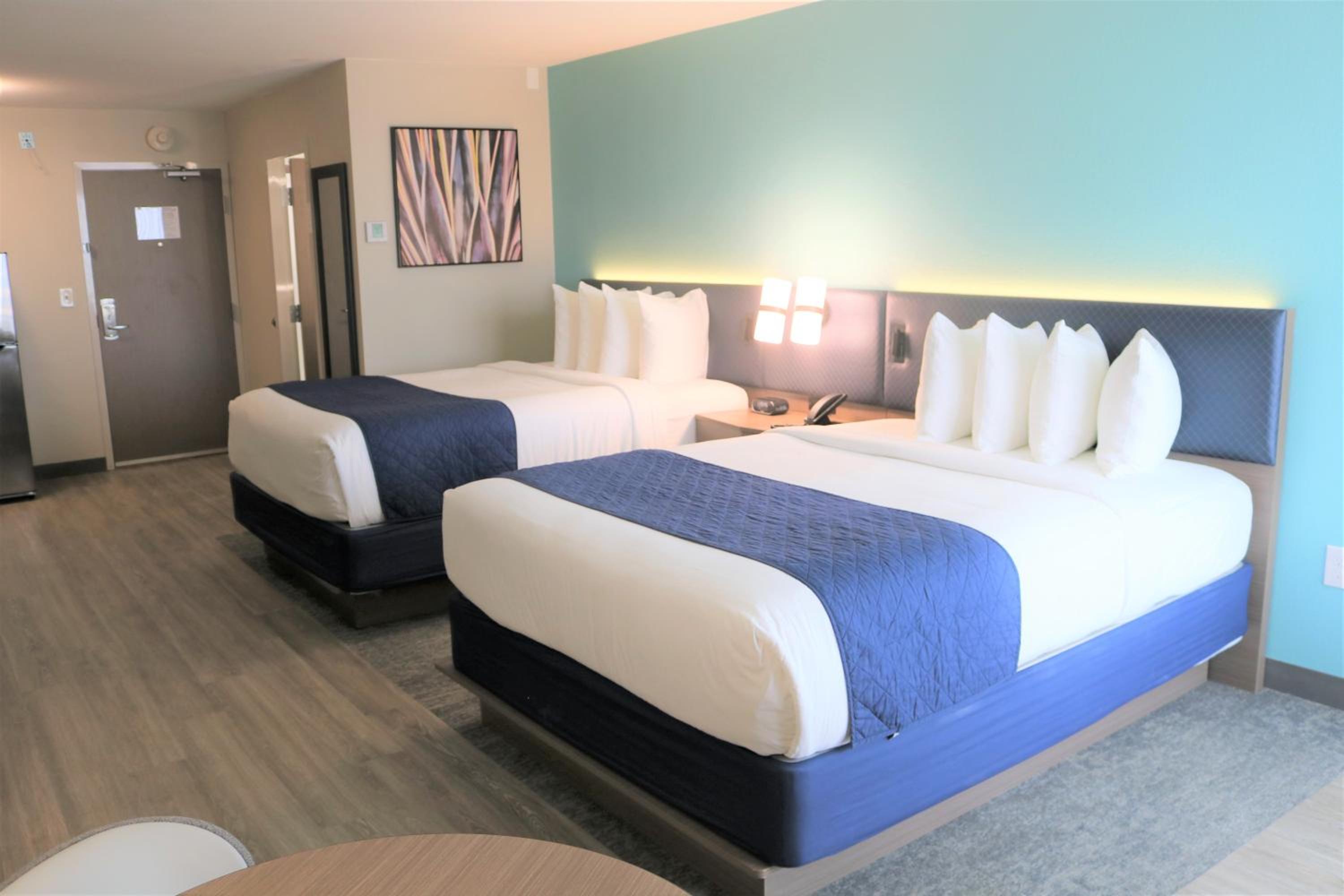 Oceanfront Queen Room with Two Queen Beds and Kitchenette - Non-Smoking - Photo 4