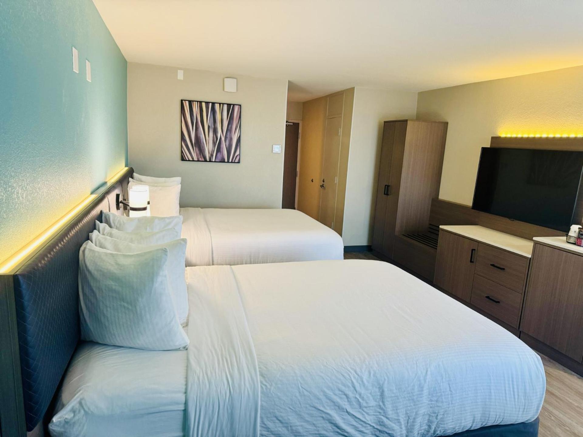 Queen Room with Two Queen Beds and Bath Tub - Mobility Accessible/Communication Assistance/Non-Smoking - Photo 2
