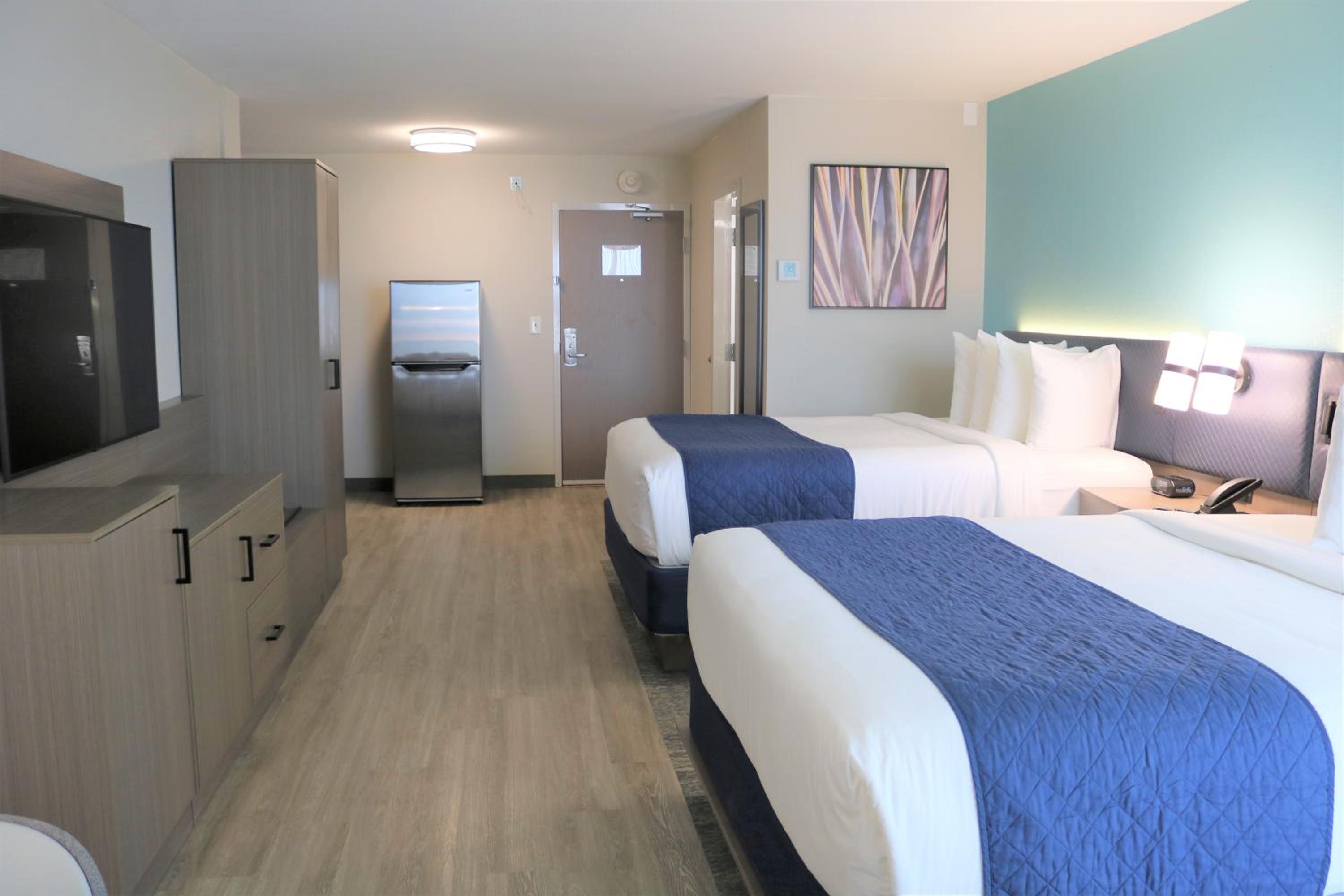 Oceanfront Queen Room with Two Queen Beds and Kitchenette - Non-Smoking - Photo 3